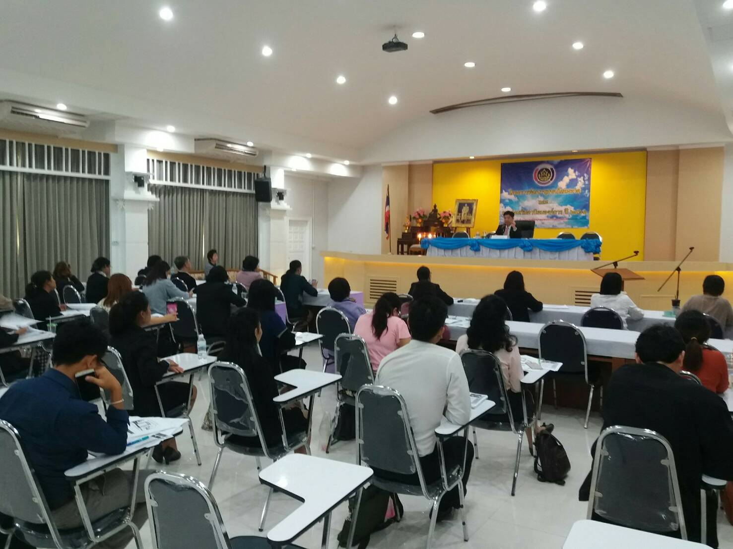 ผู้ตรวจราชการกรมการพัฒนาชุมชนประชุมเจ้าหน้าที่ สพจ.นนทบุรี