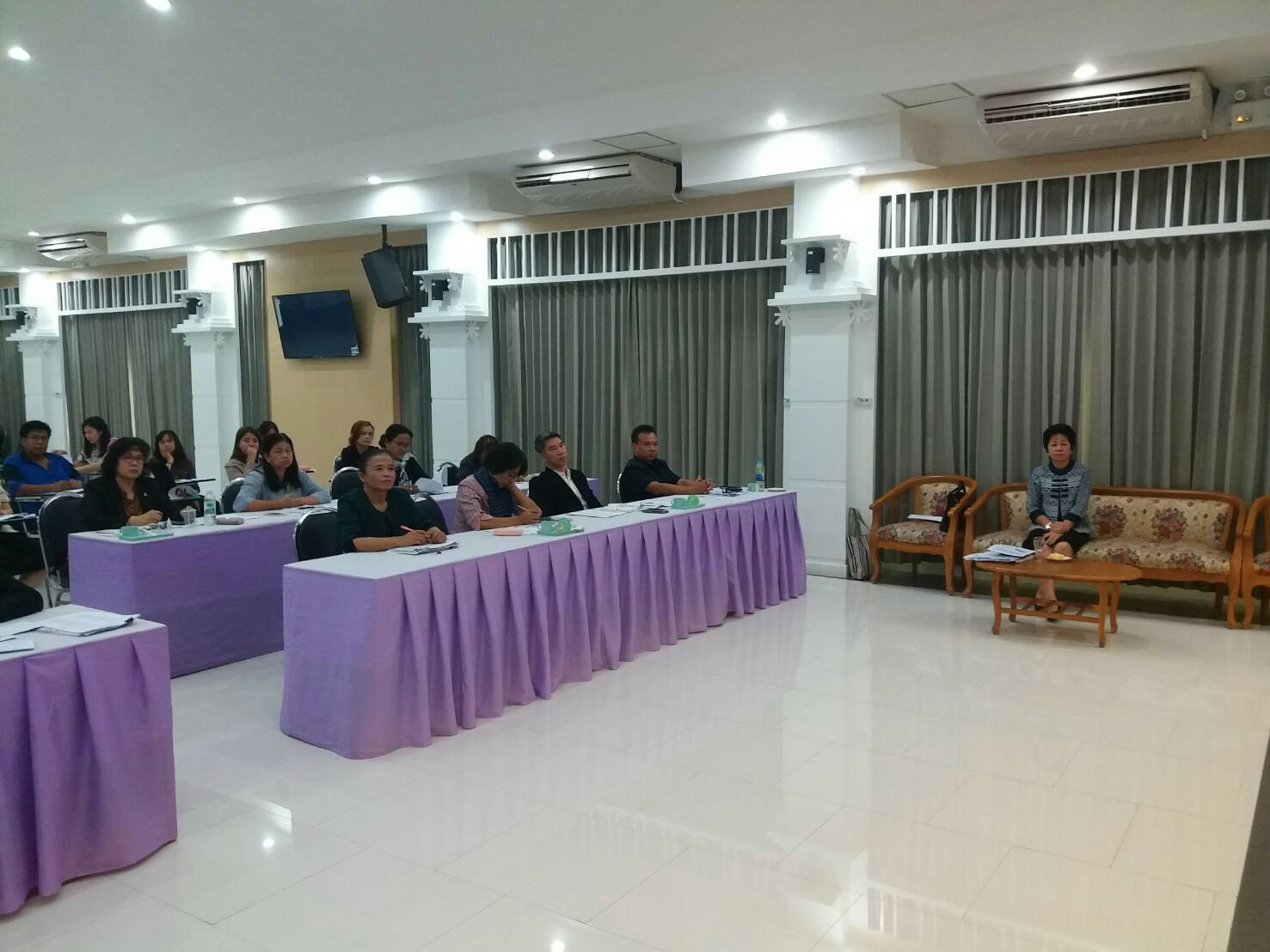 ผู้ตรวจราชการกรมการพัฒนาชุมชนประชุมเจ้าหน้าที่ สพจ.นนทบุรี