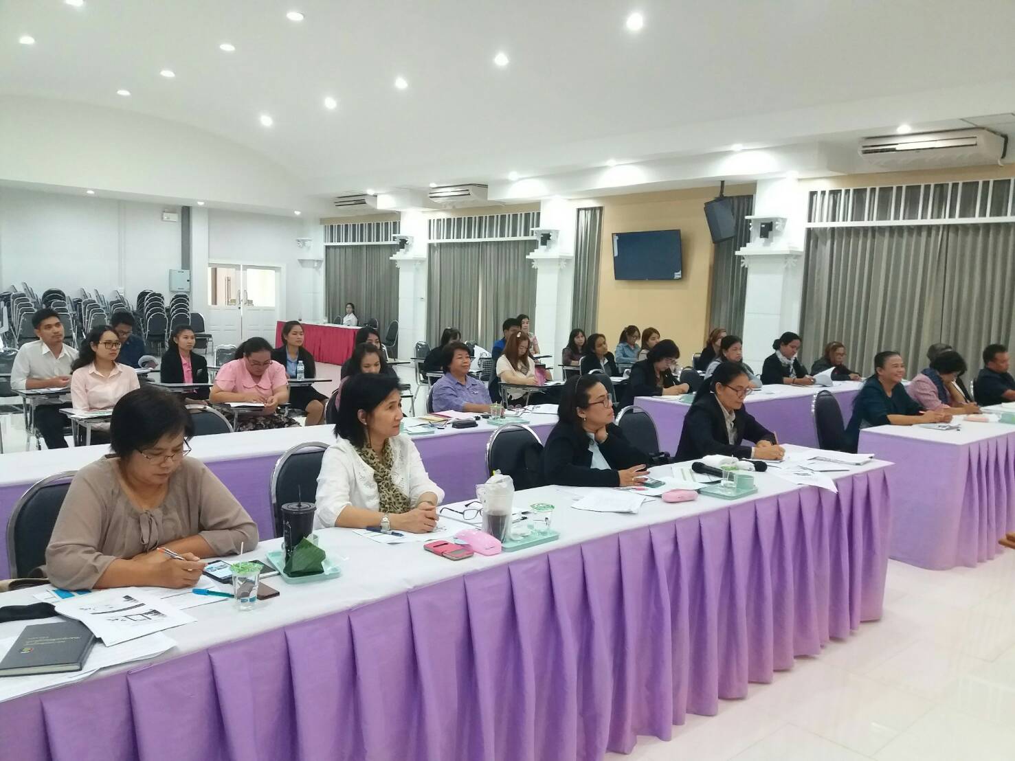 ผู้ตรวจราชการกรมการพัฒนาชุมชนประชุมเจ้าหน้าที่ สพจ.นนทบุรี