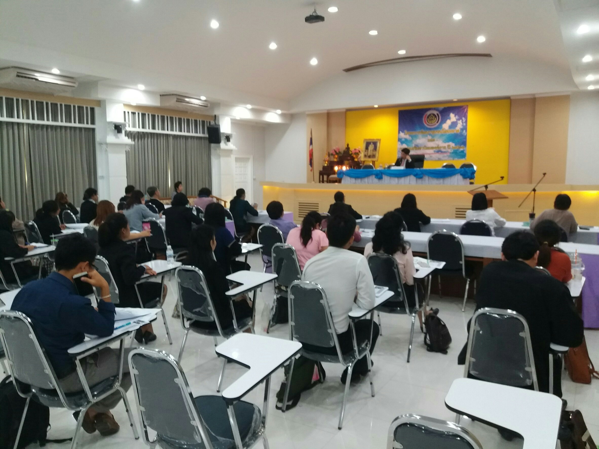 ผู้ตรวจราชการกรมการพัฒนาชุมชนประชุมเจ้าหน้าที่ สพจ.นนทบุรี