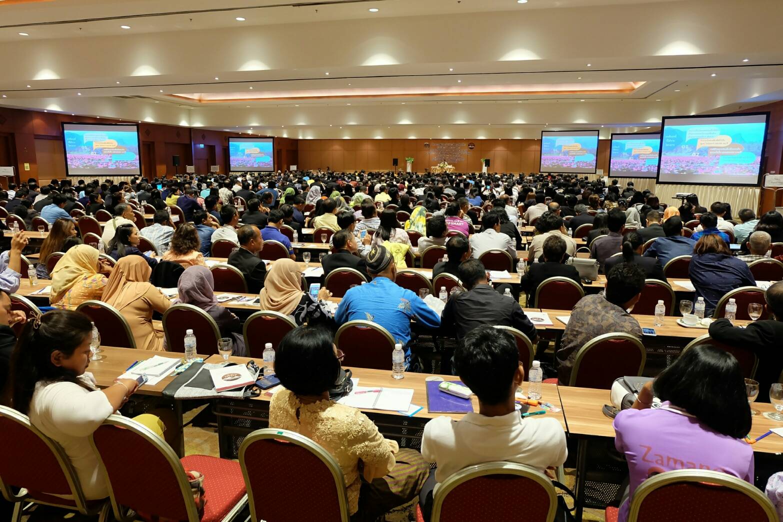 พช.นนทบุรีร่วมประชุมเชิงปฏิบัติการ 125 หมู่บ้าน OTOP