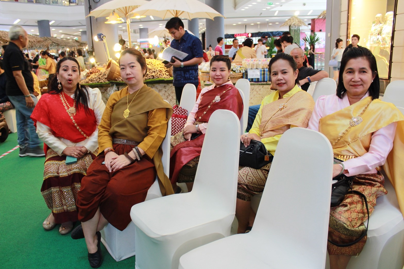 พิธีเปิดงาน “งานบ้านตลาดขวัญ ตำนานเมืองนนท์”