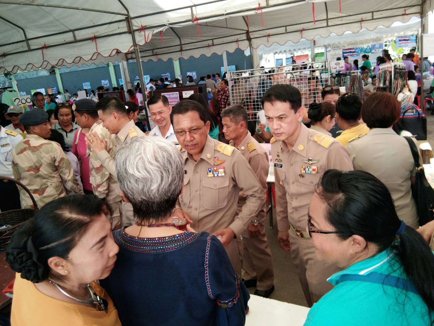 สพจ.นนทบุรี..ออกหน่วยให้บริการ “จังหวัดเคลื่อนที่”