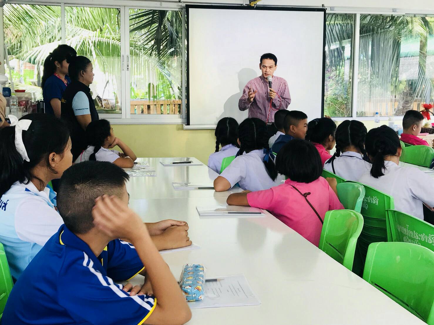 สพจ.นนทุบรี อบรมมัคคุเทศก์น้อยตามโครงการท่องเที่ยวตลาดน้ำประชารัฐสวนบัว