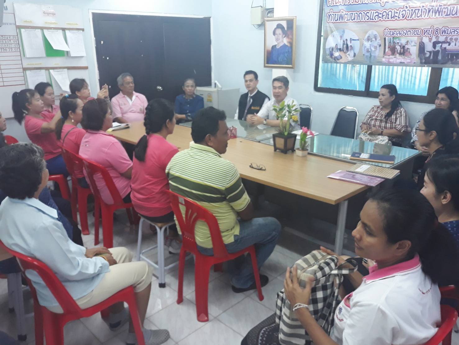 พจ.นนทบุรี พร้อมคณะติดตามกลุ่มออมทรัพย์ฯและต้อนรับเจ้าหน้าที่ ศูนย์ศึกษาและพัฒนาจังหวัดนครนายก