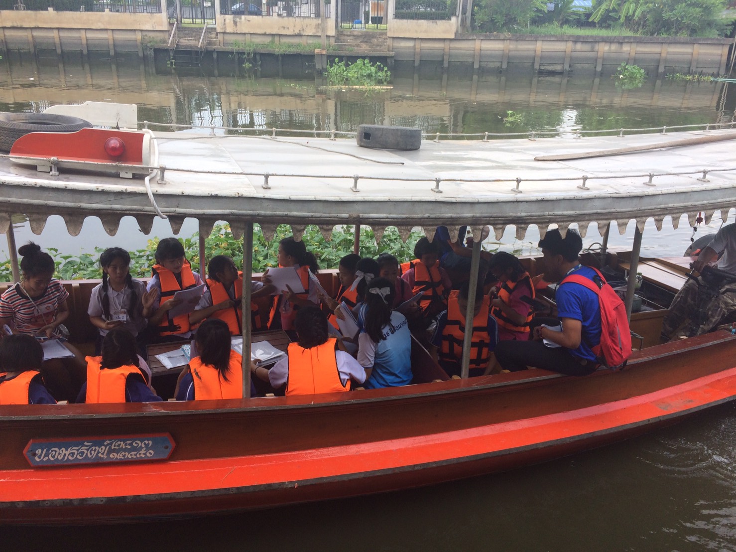 สพจ.นนทุบรี อบรมมัคคุเทศก์น้อยตามโครงการท่องเที่ยวตลาดน้ำประชารัฐสวนบัว