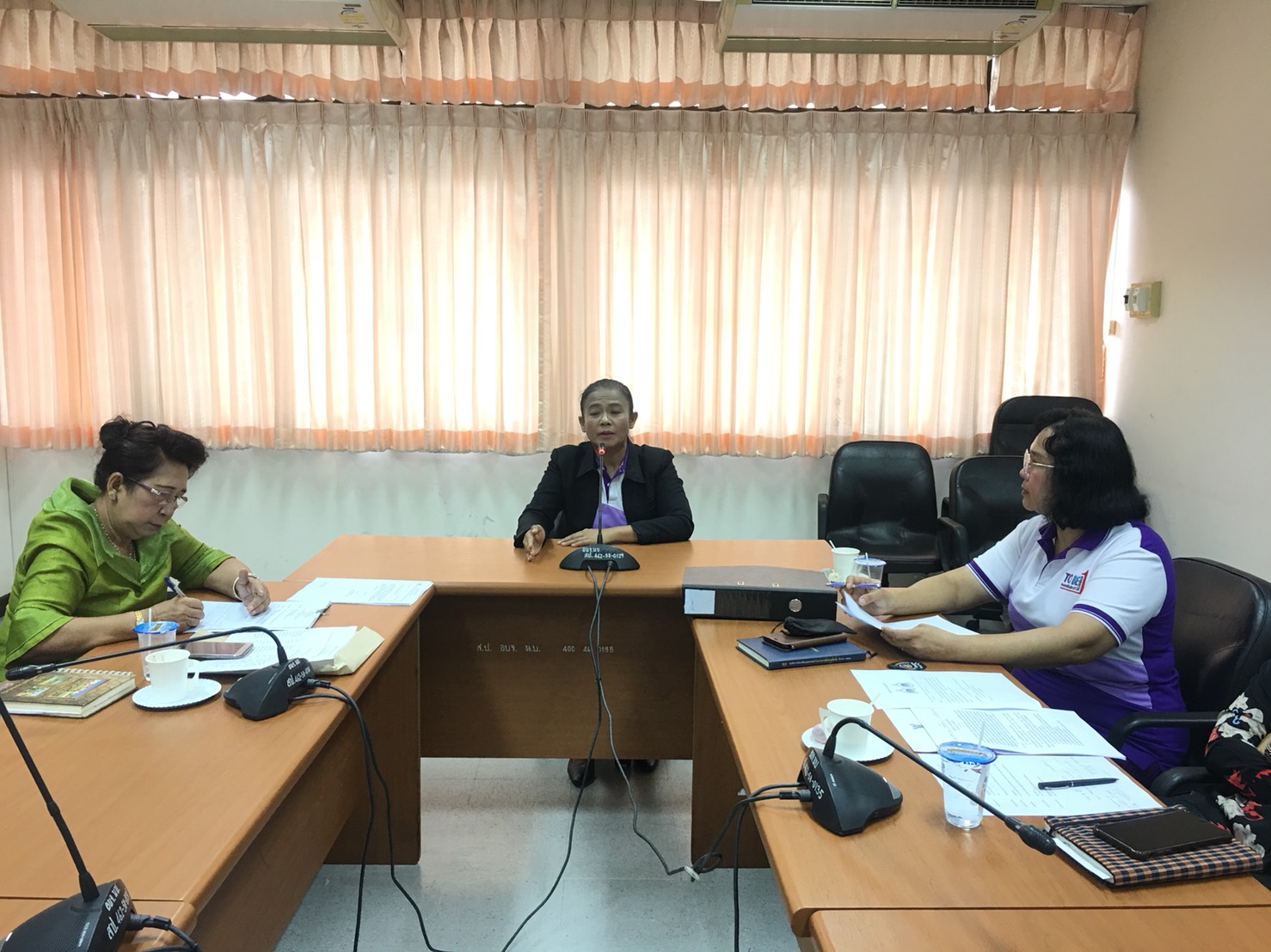 @สพจ.นนทบุรี>วันพุธที่ 27 มิย.61 เวลา 09.30 น. นางวชิรพร แจ้งเอี่ยม หัวหน้ากลุ่มงานส่งเสริมการพัฒาชุมชน พร้อมด้วยนางรัตนาวดี ครุยทอง ผู้ช่วยฯ ร่วมประชุมคณะกรรมการพัฒนาสตรีจังหวัด (กพสจ.)นนทบุรี ณ ห้องประชุมชั้น 3 องค์การบริหารส่วนจังหวัดนนทบุรี