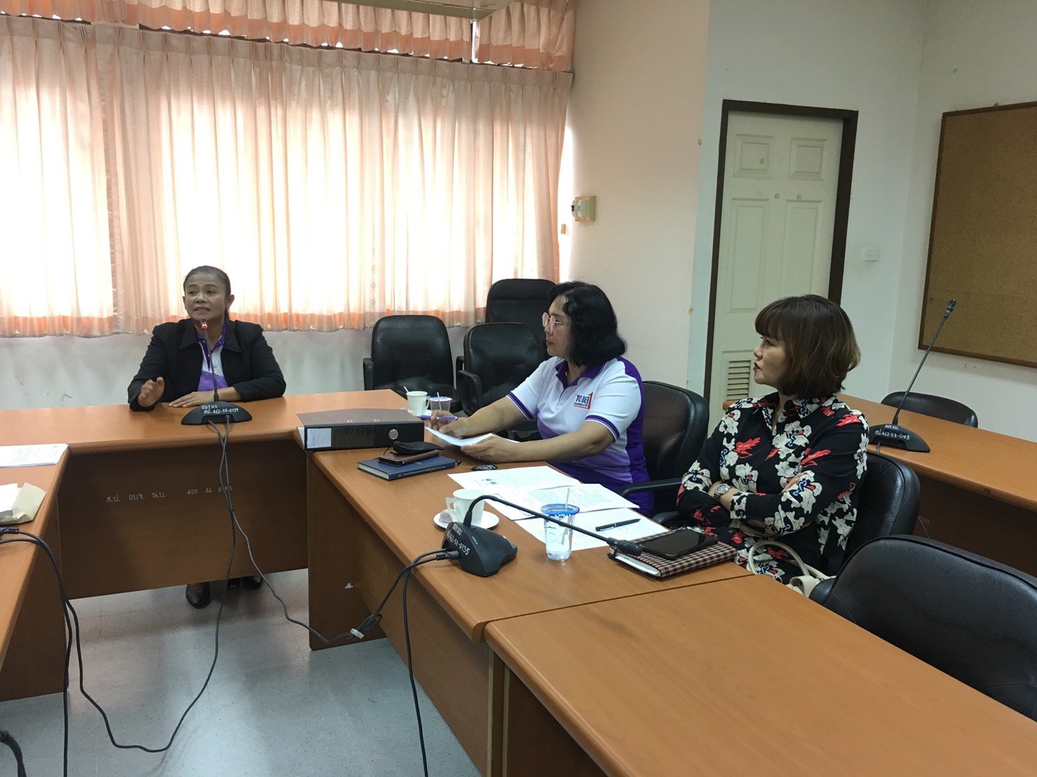 @สพจ.นนทบุรี>วันพุธที่ 27 มิย.61 เวลา 09.30 น. นางวชิรพร แจ้งเอี่ยม หัวหน้ากลุ่มงานส่งเสริมการพัฒาชุมชน พร้อมด้วยนางรัตนาวดี ครุยทอง ผู้ช่วยฯ ร่วมประชุมคณะกรรมการพัฒนาสตรีจังหวัด (กพสจ.)นนทบุรี ณ ห้องประชุมชั้น 3 องค์การบริหารส่วนจังหวัดนนทบุรี