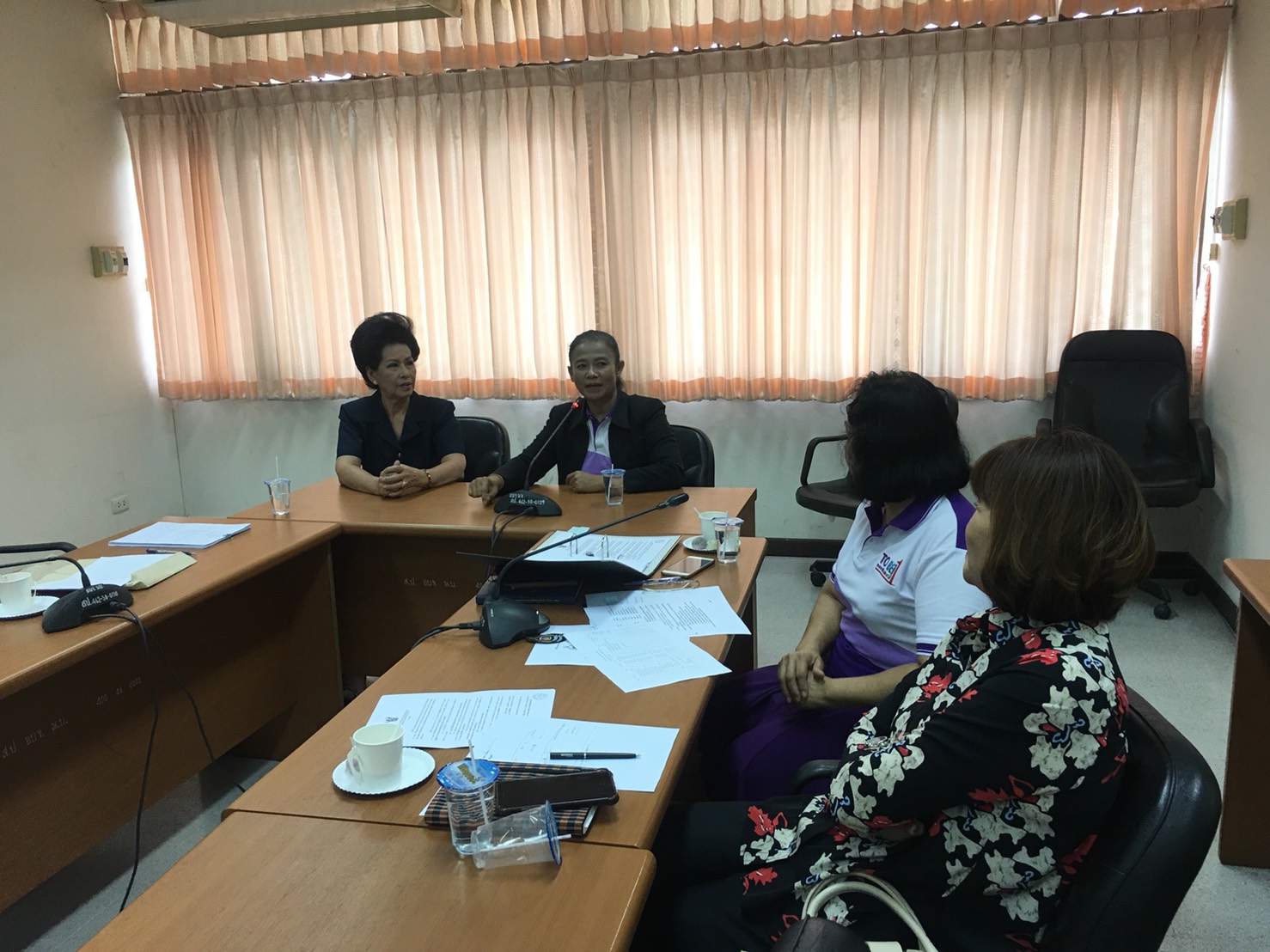 @สพจ.นนทบุรี>วันพุธที่ 27 มิย.61 เวลา 09.30 น. นางวชิรพร แจ้งเอี่ยม หัวหน้ากลุ่มงานส่งเสริมการพัฒาชุมชน พร้อมด้วยนางรัตนาวดี ครุยทอง ผู้ช่วยฯ ร่วมประชุมคณะกรรมการพัฒนาสตรีจังหวัด (กพสจ.)นนทบุรี ณ ห้องประชุมชั้น 3 องค์การบริหารส่วนจังหวัดนนทบุรี