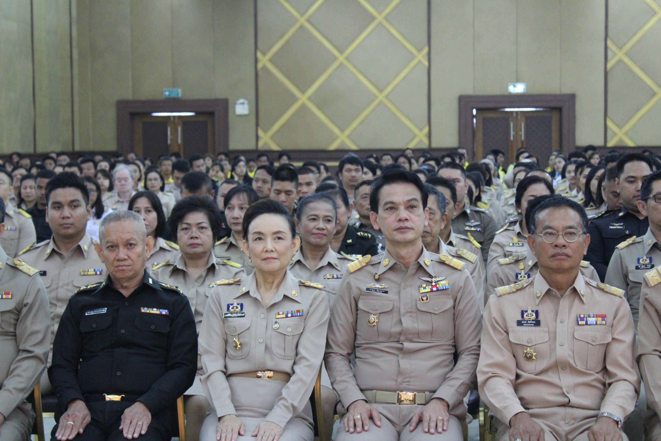 บรมโครงการจิตอาสาพระราชทานตามแนวพระราชดำริ “หลักสูตรหลักประจำ” รุ่นที่ 1/61 “เป็นเบ้า เป็นแม่พิมพ์” ซึ่งวิทยากรมาอบรมให้ความรู้เรื่องสถาบันพระมหากษัตริย์กับประเทศไทย และทำกิจกรรมสาธารณะประโยชน์
