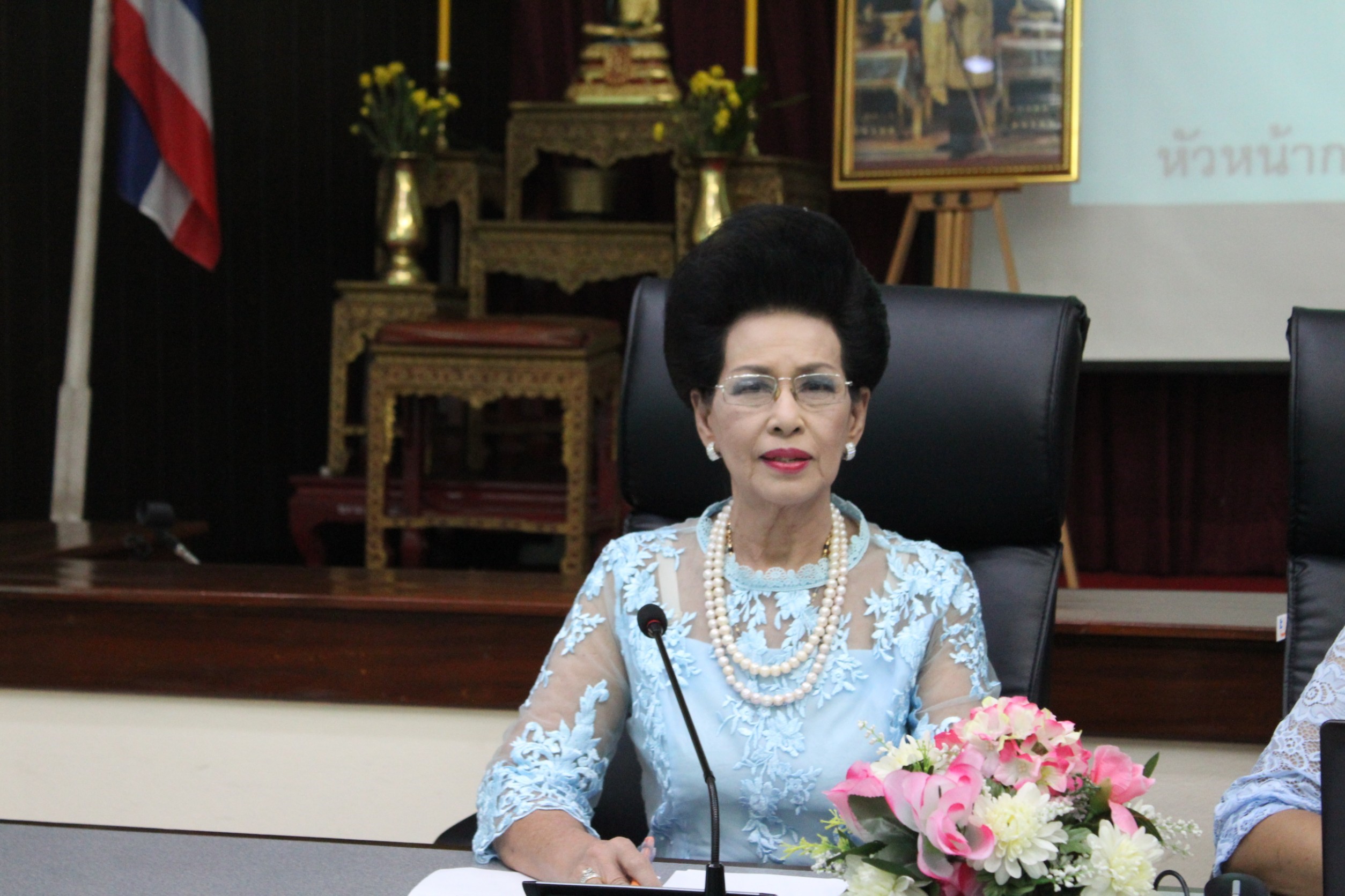 @สพจ.นนทบุรี>วันที่ 17 สิงหาคม 2561 เวลา 09.00 น.นายอาทร พิมชะนก พัฒนาการจังหวัด มอบหมาย ให้ นางวชิรพร แจ้งเอี่ยม หัวหน้ากลุ่มงานส่งเสริมการพัฒนาชุมชน พร้อมด้วยทีมงาน ประชุมคณะกรรมการพัฒนาสตรีจังหวัด (กพสจ.)นนทบุรี