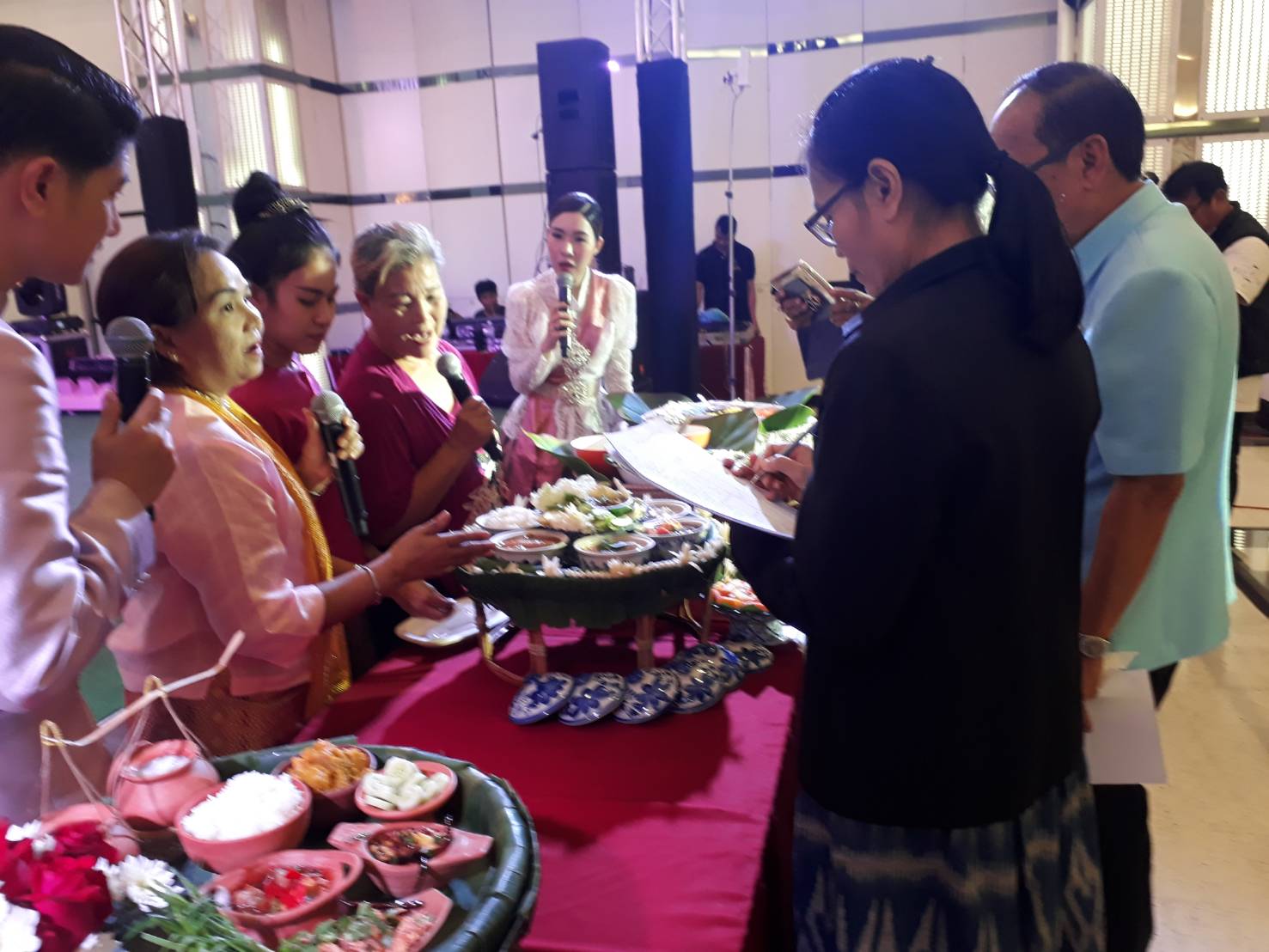 การประกวด “สำรับอาหารพื้นถิ่นเมืองนนท์” งาน ”อัตลักษณ์นนท์ สู่การท่องเที่ยวเชิงสร้างสรรค์” ประจำปี 2561 เพื่อสร้างมูลค่าเพื่มของผลิตภัณฑ์ในชุมชนที่เป็นเอกลักษณ์ของท้องถิ่น