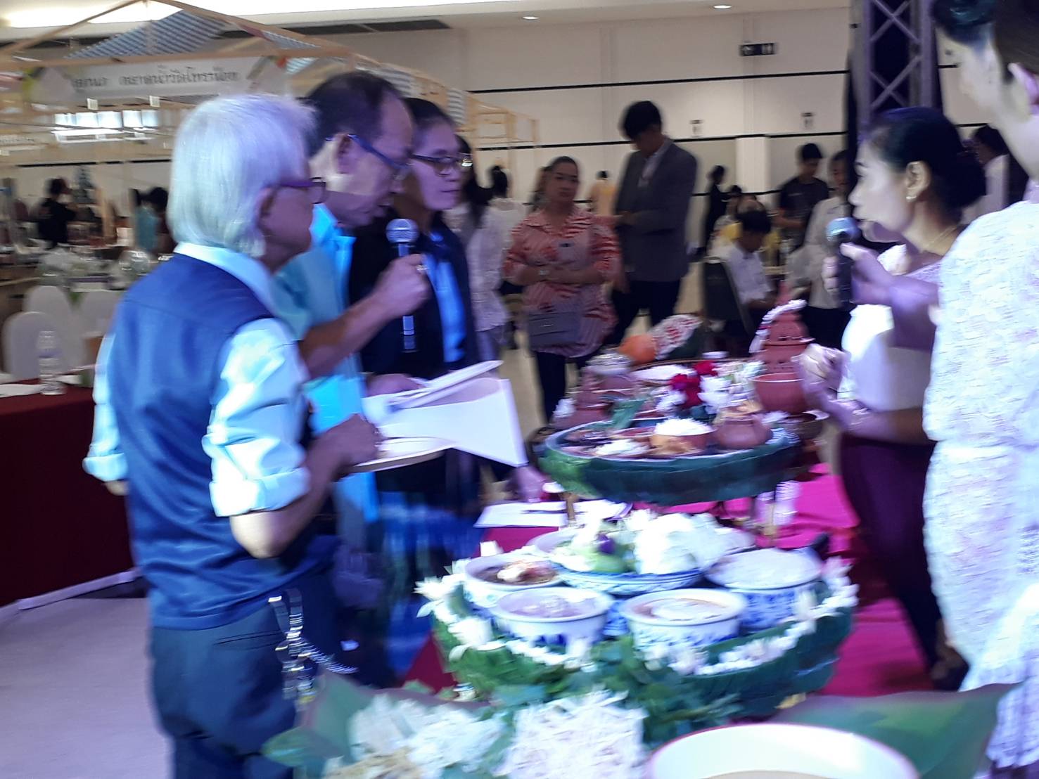 การประกวด “สำรับอาหารพื้นถิ่นเมืองนนท์” งาน ”อัตลักษณ์นนท์ สู่การท่องเที่ยวเชิงสร้างสรรค์” ประจำปี 2561 เพื่อสร้างมูลค่าเพื่มของผลิตภัณฑ์ในชุมชนที่เป็นเอกลักษณ์ของท้องถิ่น