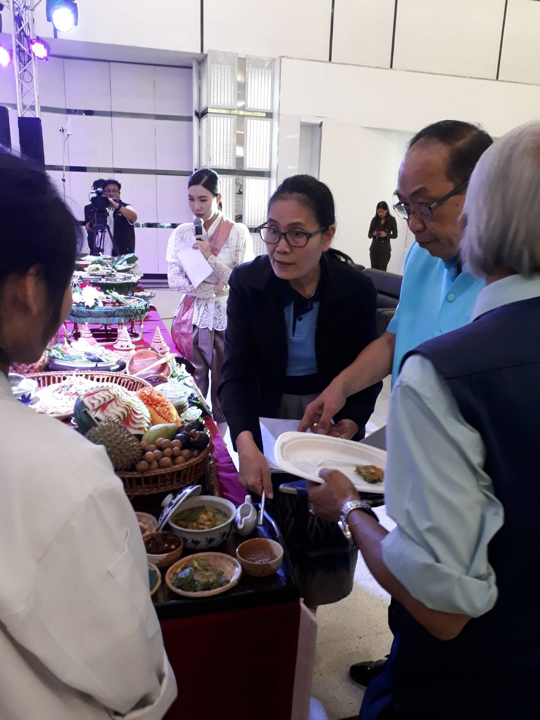 การประกวด “สำรับอาหารพื้นถิ่นเมืองนนท์” งาน ”อัตลักษณ์นนท์ สู่การท่องเที่ยวเชิงสร้างสรรค์” ประจำปี 2561 เพื่อสร้างมูลค่าเพื่มของผลิตภัณฑ์ในชุมชนที่เป็นเอกลักษณ์ของท้องถิ่น