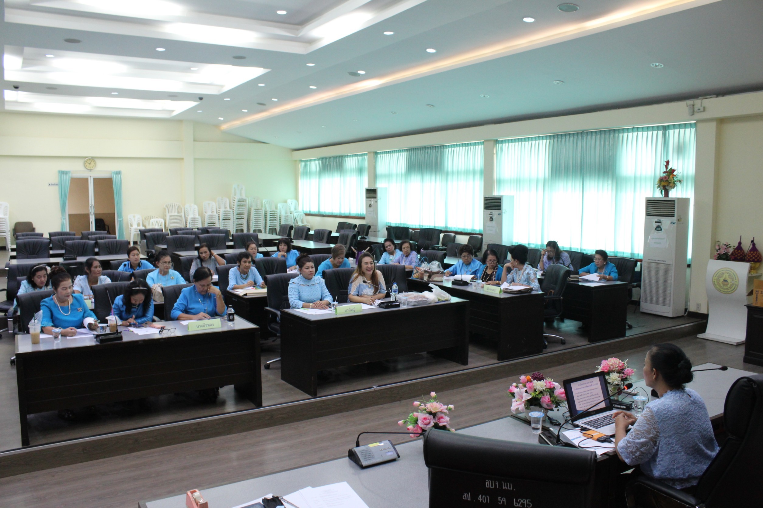 @สพจ.นนทบุรี>วันที่ 17 สิงหาคม 2561 เวลา 09.00 น.นายอาทร พิมชะนก พัฒนาการจังหวัด มอบหมาย ให้ นางวชิรพร แจ้งเอี่ยม หัวหน้ากลุ่มงานส่งเสริมการพัฒนาชุมชน พร้อมด้วยทีมงาน ประชุมคณะกรรมการพัฒนาสตรีจังหวัด (กพสจ.)นนทบุรี