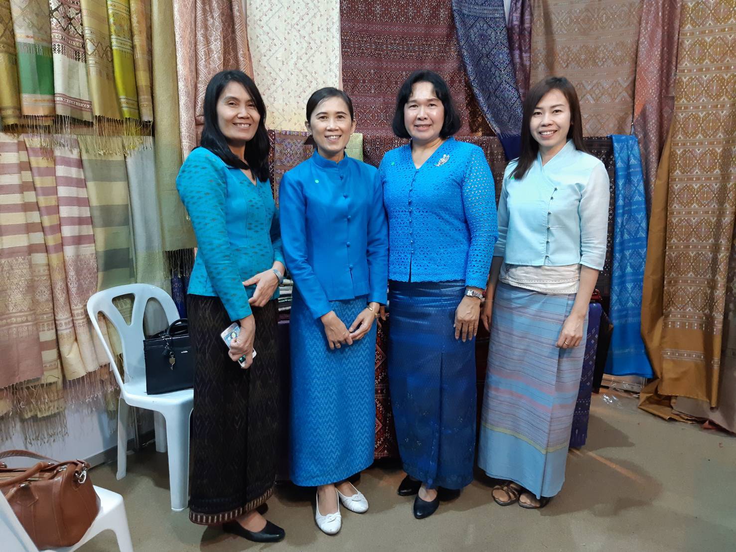 นพิธีเปิดงาน ศิลปาชีพ ประทีปไทย OTOP ก้าวไกลด้วยพระบารมี ปี 2561  ในการนี้ นายภานุ แย้มศรี ผู้ว่าราชการจังหวัดนนทบุรี, นายอาทร พิมชะนก พัฒนาการจังหวัดนนทบุรี