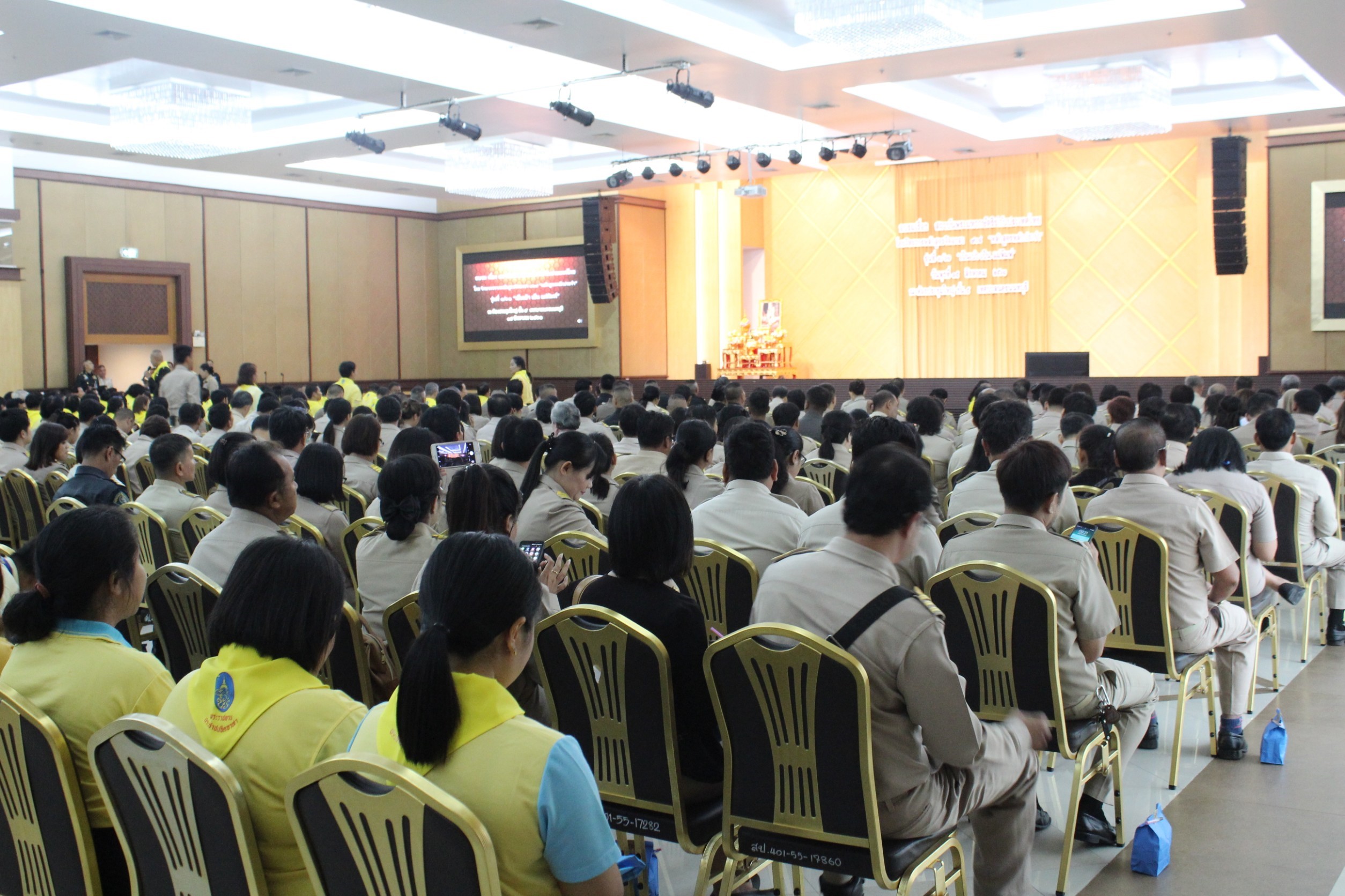 บรมโครงการจิตอาสาพระราชทานตามแนวพระราชดำริ “หลักสูตรหลักประจำ” รุ่นที่ 1/61 “เป็นเบ้า เป็นแม่พิมพ์” ซึ่งวิทยากรมาอบรมให้ความรู้เรื่องสถาบันพระมหากษัตริย์กับประเทศไทย และทำกิจกรรมสาธารณะประโยชน์