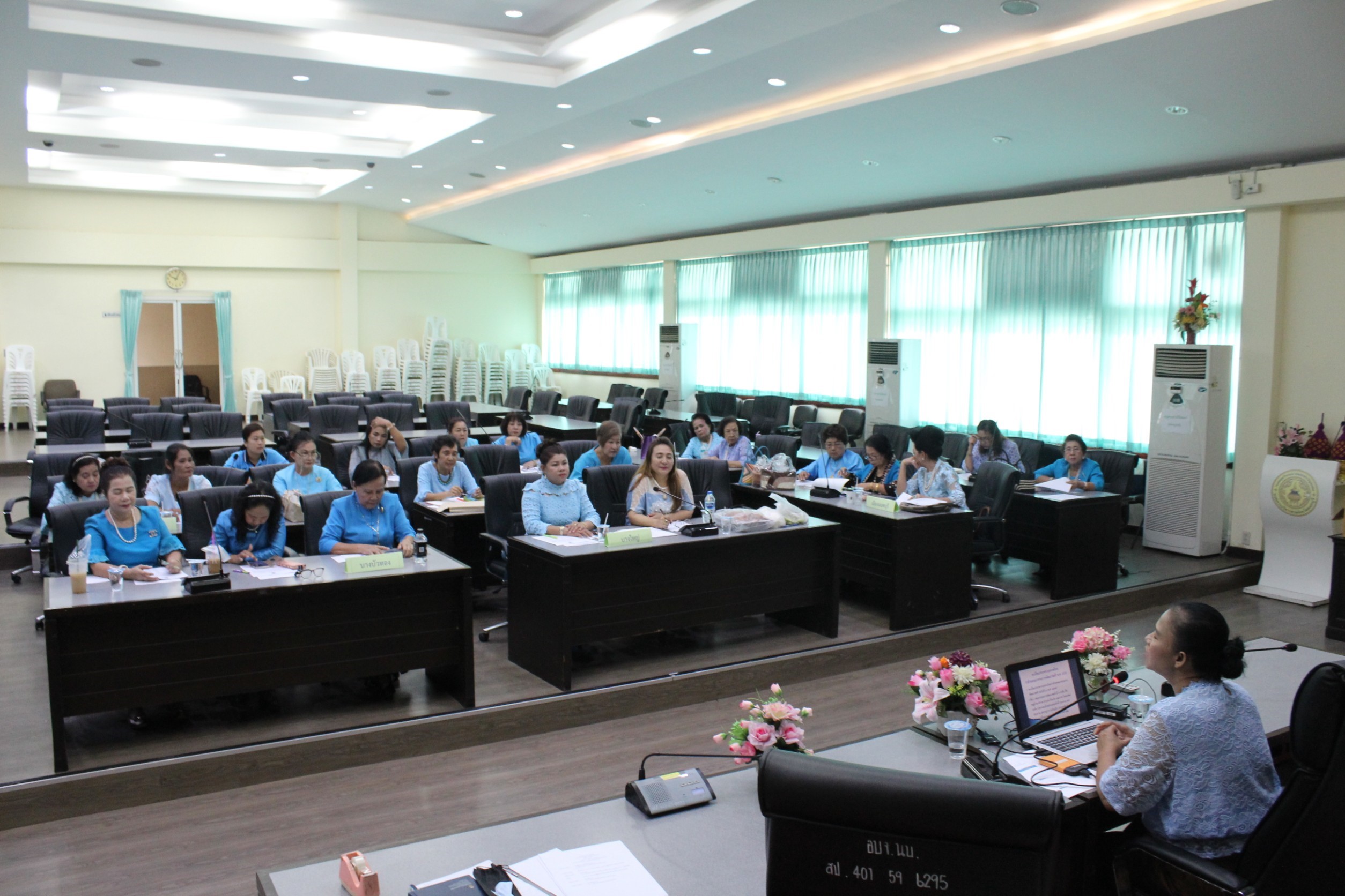 @สพจ.นนทบุรี>วันที่ 17 สิงหาคม 2561 เวลา 09.00 น.นายอาทร พิมชะนก พัฒนาการจังหวัด มอบหมาย ให้ นางวชิรพร แจ้งเอี่ยม หัวหน้ากลุ่มงานส่งเสริมการพัฒนาชุมชน พร้อมด้วยทีมงาน ประชุมคณะกรรมการพัฒนาสตรีจังหวัด (กพสจ.)นนทบุรี