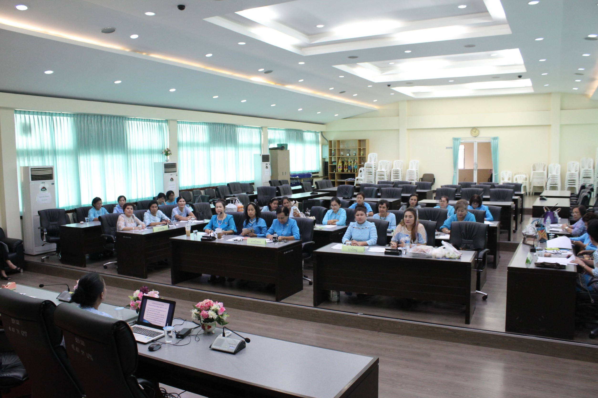 @สพจ.นนทบุรี>วันที่ 17 สิงหาคม 2561 เวลา 09.00 น.นายอาทร พิมชะนก พัฒนาการจังหวัด มอบหมาย ให้ นางวชิรพร แจ้งเอี่ยม หัวหน้ากลุ่มงานส่งเสริมการพัฒนาชุมชน พร้อมด้วยทีมงาน ประชุมคณะกรรมการพัฒนาสตรีจังหวัด (กพสจ.)นนทบุรี