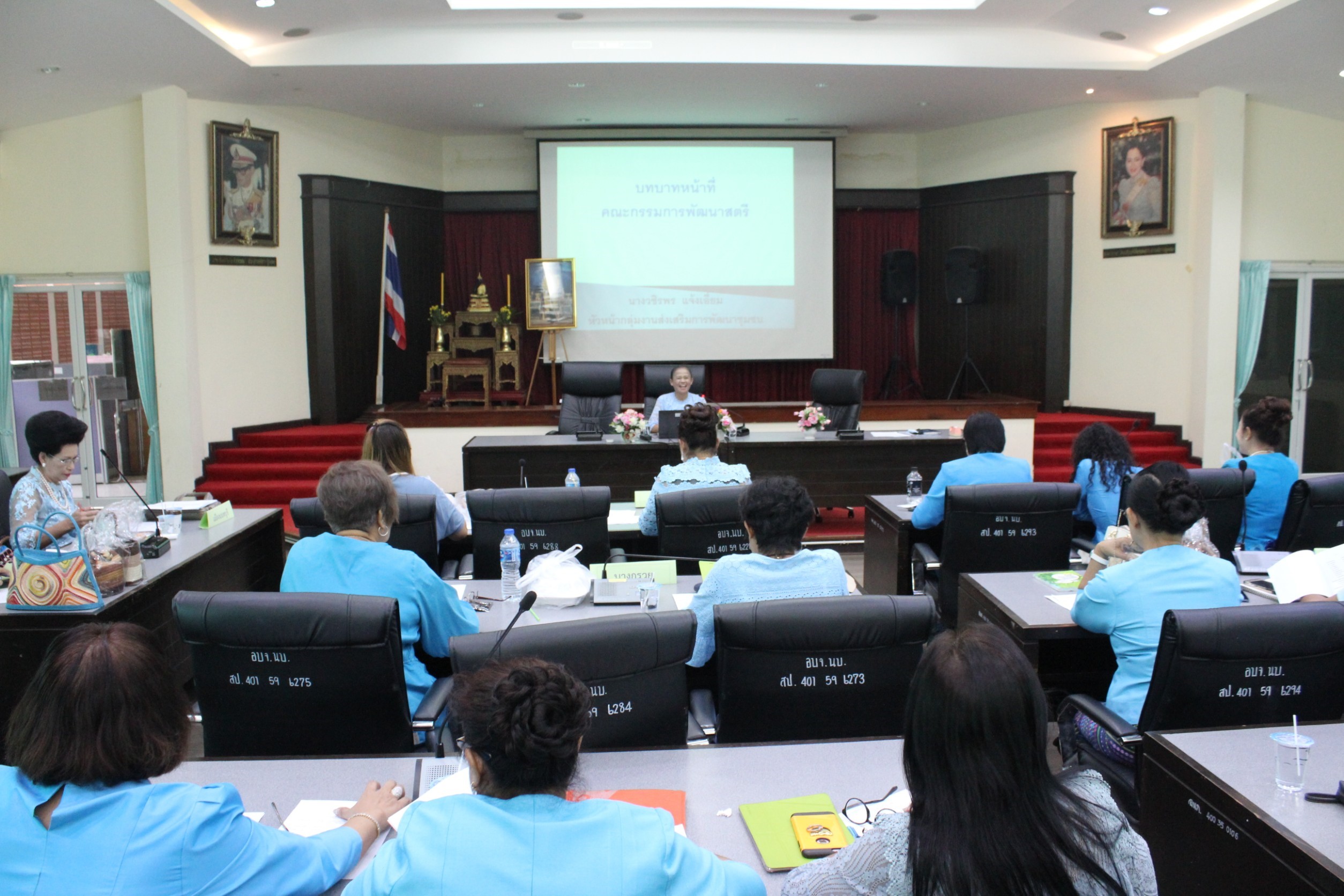 @สพจ.นนทบุรี>วันที่ 17 สิงหาคม 2561 เวลา 09.00 น.นายอาทร พิมชะนก พัฒนาการจังหวัด มอบหมาย ให้ นางวชิรพร แจ้งเอี่ยม หัวหน้ากลุ่มงานส่งเสริมการพัฒนาชุมชน พร้อมด้วยทีมงาน ประชุมคณะกรรมการพัฒนาสตรีจังหวัด (กพสจ.)นนทบุรี