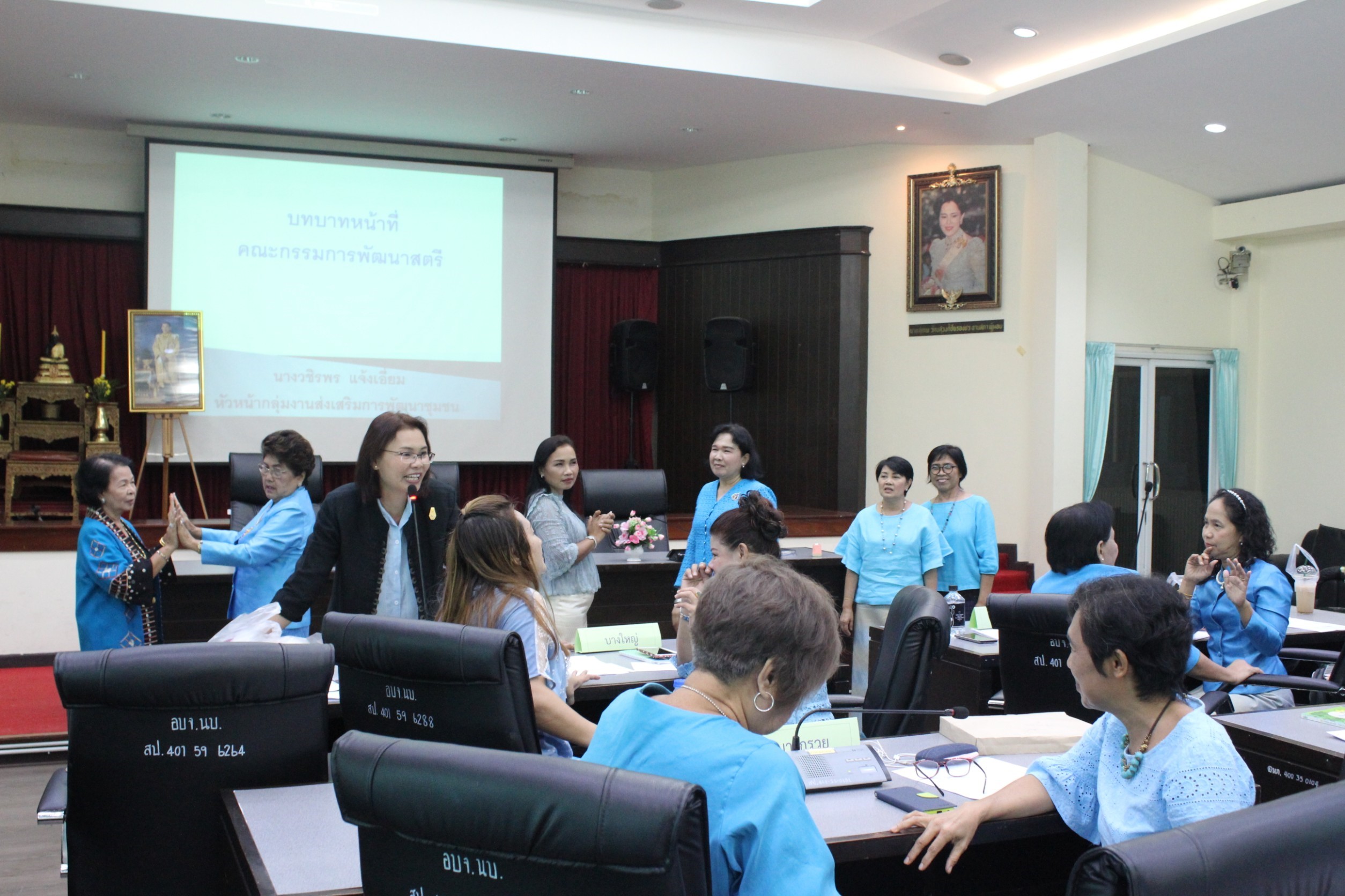 @สพจ.นนทบุรี>วันที่ 17 สิงหาคม 2561 เวลา 09.00 น.นายอาทร พิมชะนก พัฒนาการจังหวัด มอบหมาย ให้ นางวชิรพร แจ้งเอี่ยม หัวหน้ากลุ่มงานส่งเสริมการพัฒนาชุมชน พร้อมด้วยทีมงาน ประชุมคณะกรรมการพัฒนาสตรีจังหวัด (กพสจ.)นนทบุรี