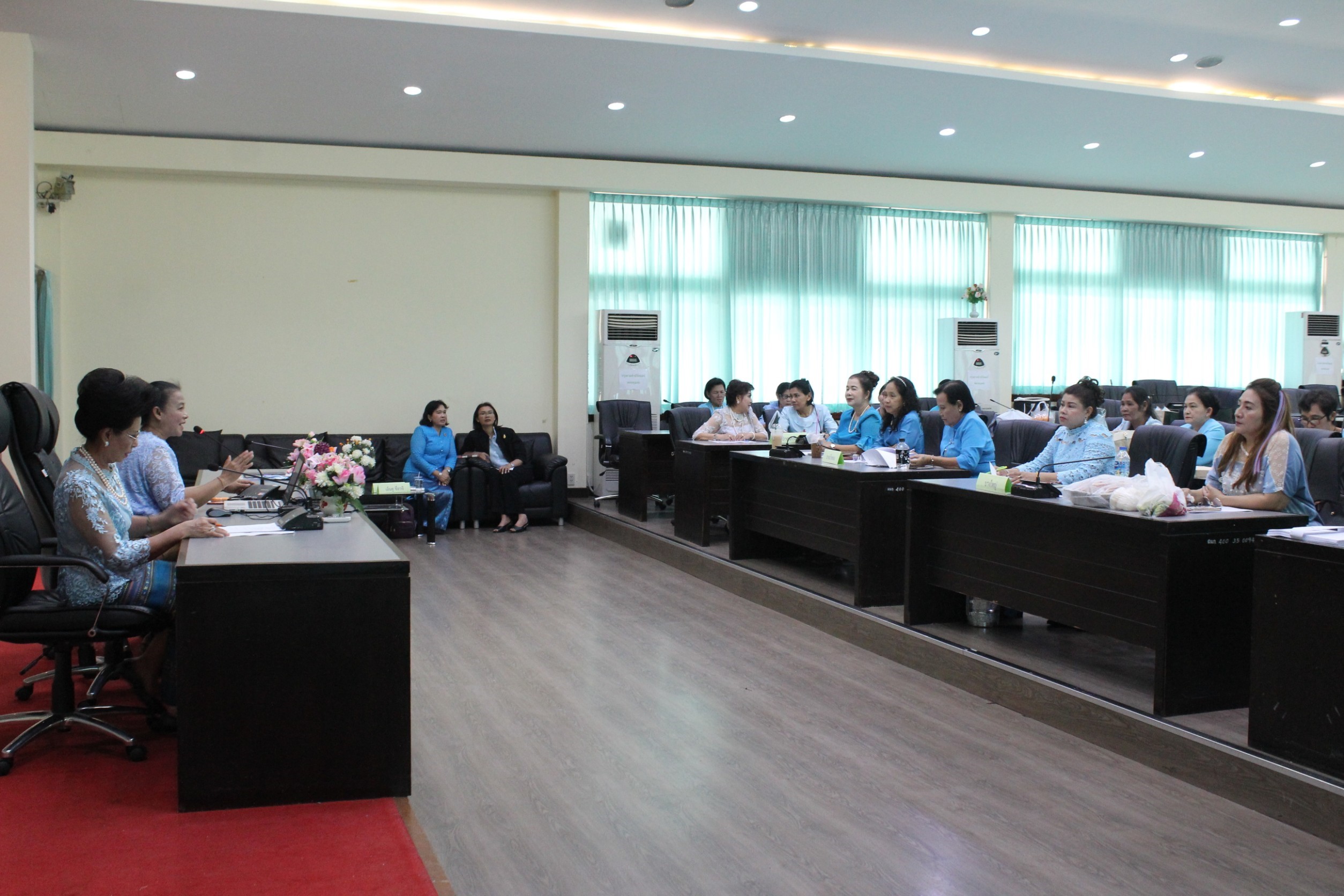 @สพจ.นนทบุรี>วันที่ 17 สิงหาคม 2561 เวลา 09.00 น.นายอาทร พิมชะนก พัฒนาการจังหวัด มอบหมาย ให้ นางวชิรพร แจ้งเอี่ยม หัวหน้ากลุ่มงานส่งเสริมการพัฒนาชุมชน พร้อมด้วยทีมงาน ประชุมคณะกรรมการพัฒนาสตรีจังหวัด (กพสจ.)นนทบุรี