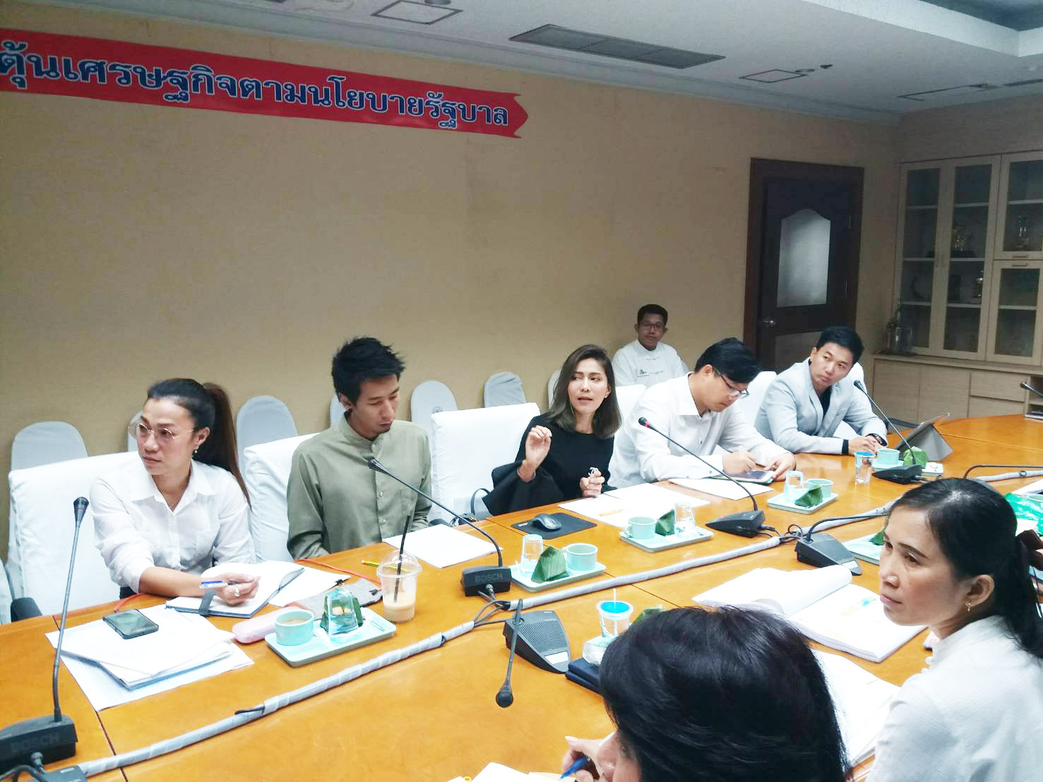 @สพจ.นนทบุรี>วันที่ 28 กันยายน 2561 นายภานุ แย้มศรี ผู้ว่าราชการจังหวัดนนทบุรี เป็นประธานการในประชุม โครงการชุมชนท่องเที่ยว OTOP นวัติวิถี จังหวัดนนทบุรี ด้วยวิธีประกวดราคาอิเล็กทรอนิกส์ (e-bidding)