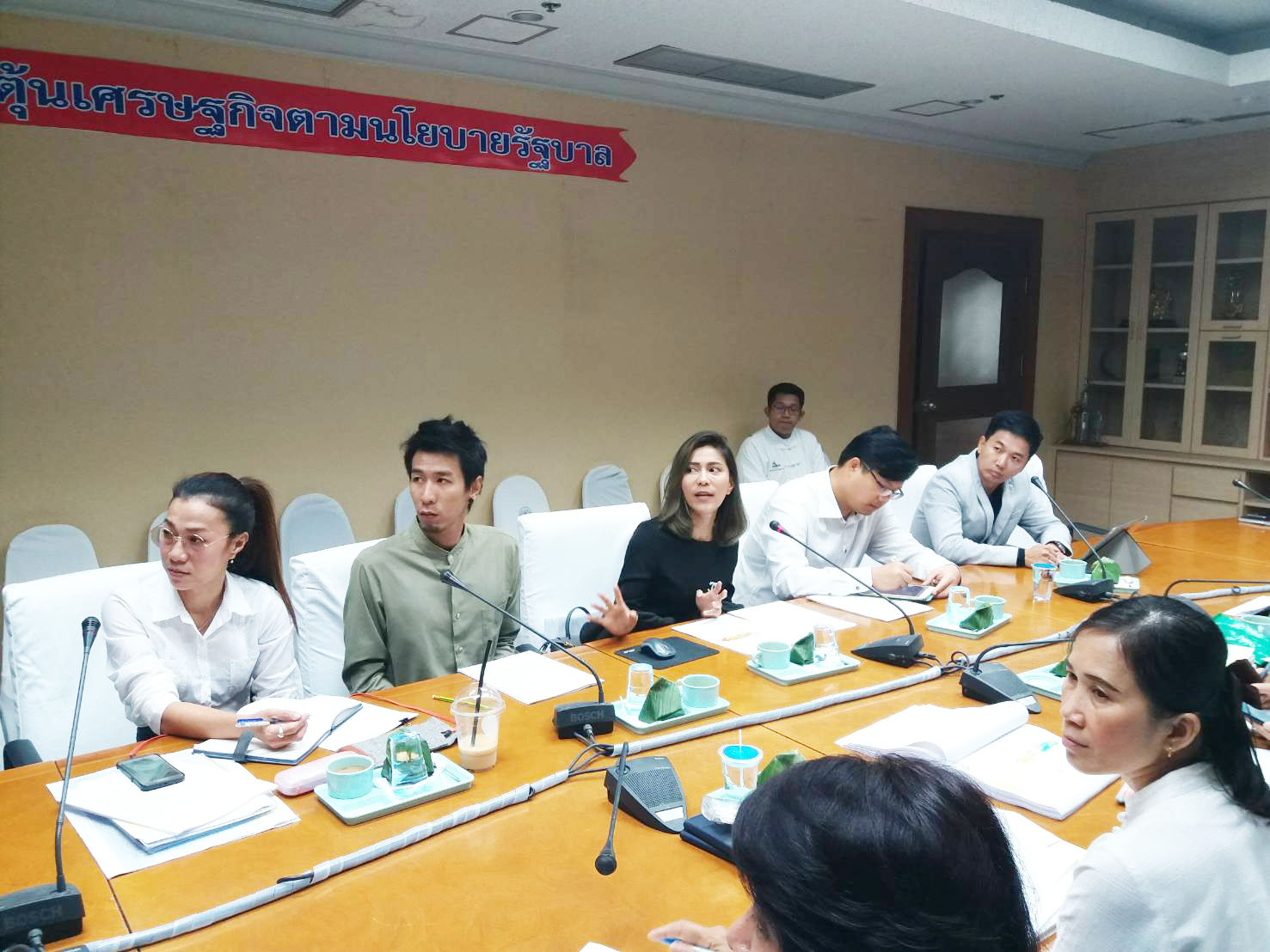 @สพจ.นนทบุรี>วันที่ 28 กันยายน 2561 นายภานุ แย้มศรี ผู้ว่าราชการจังหวัดนนทบุรี เป็นประธานการในประชุม โครงการชุมชนท่องเที่ยว OTOP นวัติวิถี จังหวัดนนทบุรี ด้วยวิธีประกวดราคาอิเล็กทรอนิกส์ (e-bidding)