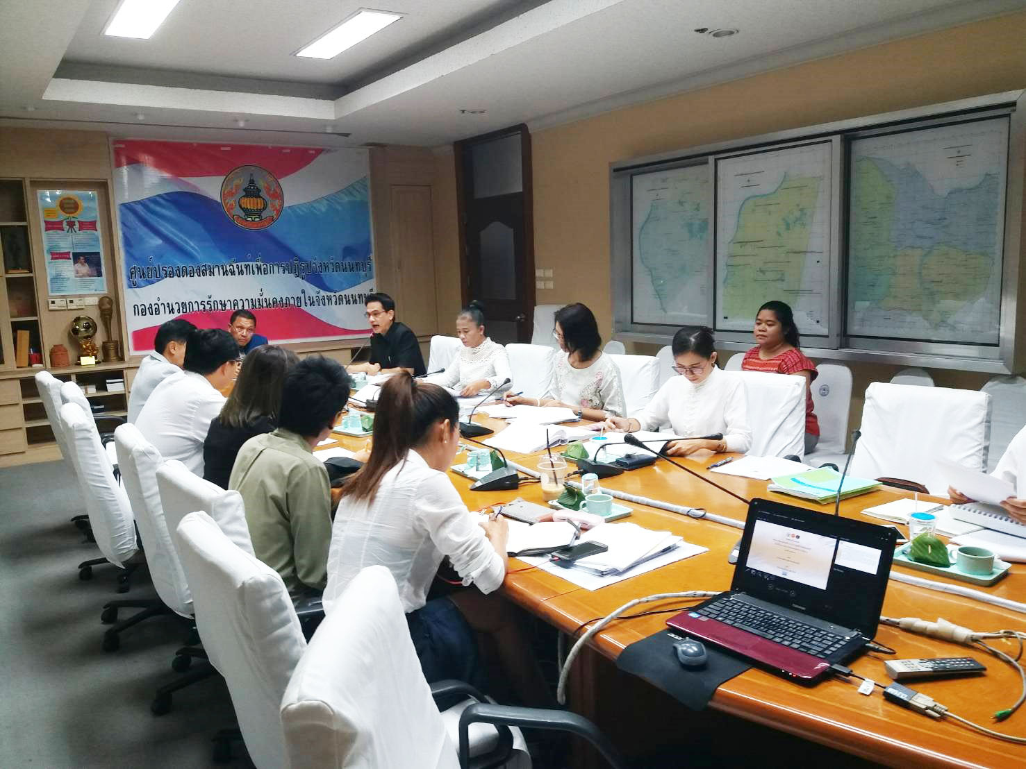 @สพจ.นนทบุรี>วันที่ 28 กันยายน 2561 นายภานุ แย้มศรี ผู้ว่าราชการจังหวัดนนทบุรี เป็นประธานการในประชุม โครงการชุมชนท่องเที่ยว OTOP นวัติวิถี จังหวัดนนทบุรี ด้วยวิธีประกวดราคาอิเล็กทรอนิกส์ (e-bidding)