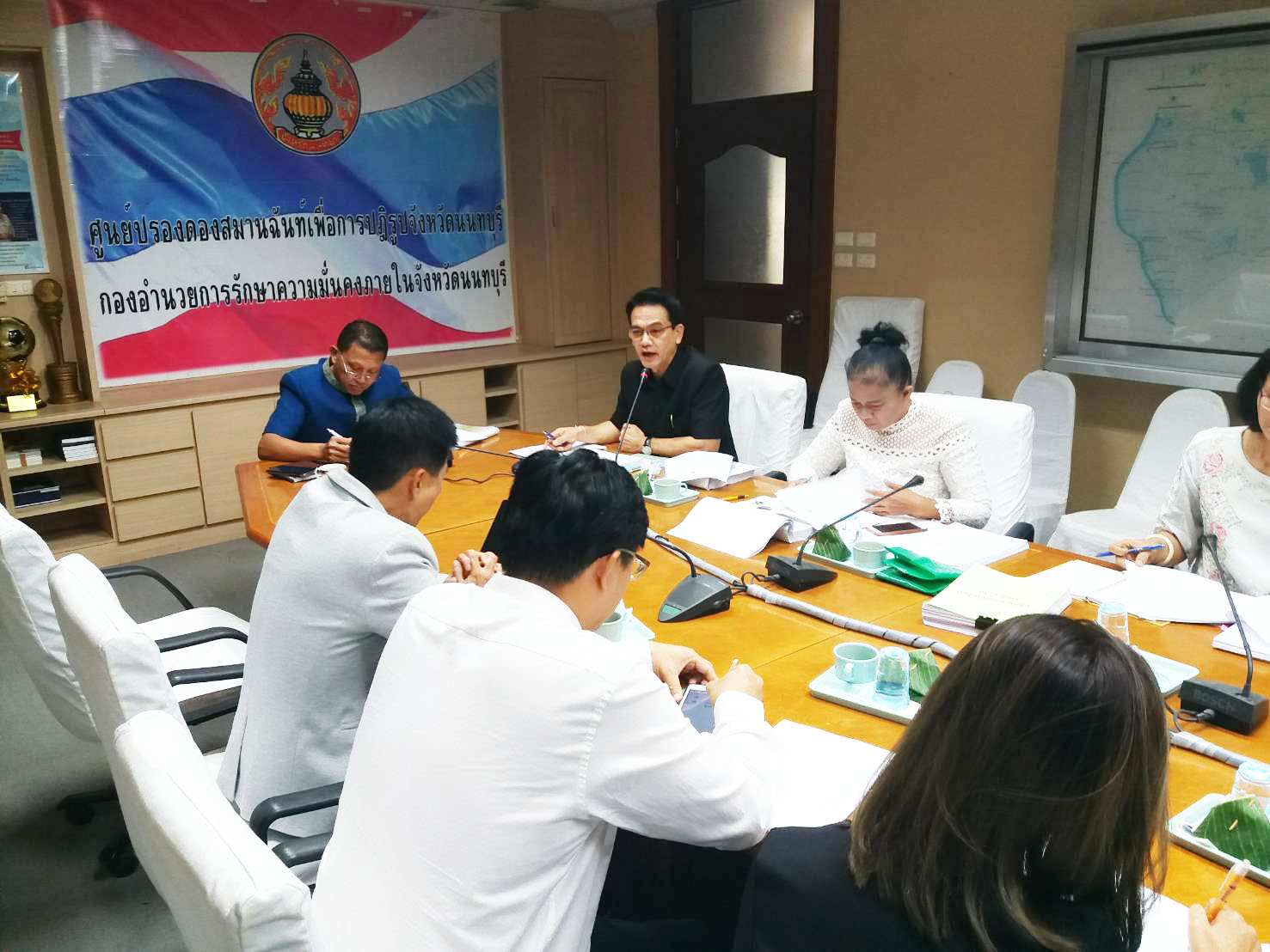 @สพจ.นนทบุรี>วันที่ 28 กันยายน 2561 นายภานุ แย้มศรี ผู้ว่าราชการจังหวัดนนทบุรี เป็นประธานการในประชุม โครงการชุมชนท่องเที่ยว OTOP นวัติวิถี จังหวัดนนทบุรี ด้วยวิธีประกวดราคาอิเล็กทรอนิกส์ (e-bidding)