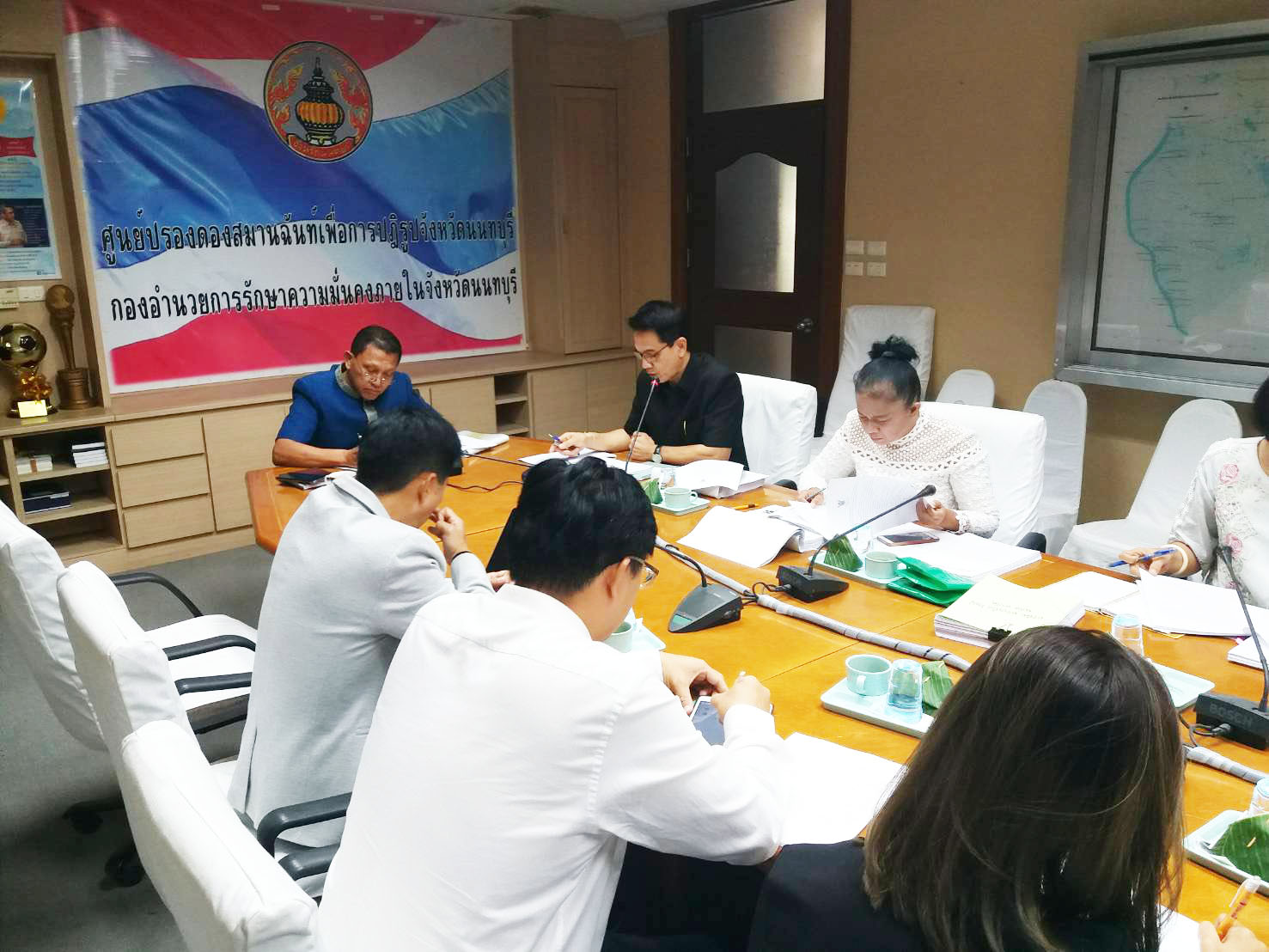 @สพจ.นนทบุรี>วันที่ 28 กันยายน 2561 นายภานุ แย้มศรี ผู้ว่าราชการจังหวัดนนทบุรี เป็นประธานการในประชุม โครงการชุมชนท่องเที่ยว OTOP นวัติวิถี จังหวัดนนทบุรี ด้วยวิธีประกวดราคาอิเล็กทรอนิกส์ (e-bidding)