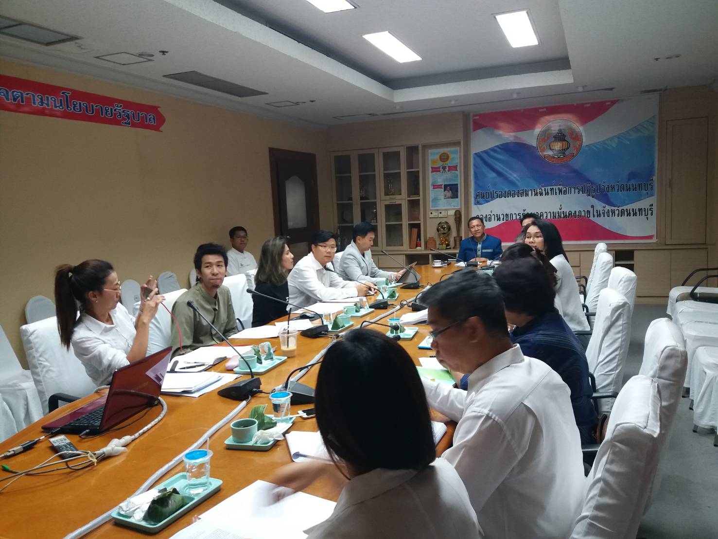 @สพจ.นนทบุรี>วันที่ 28 กันยายน 2561 นายภานุ แย้มศรี ผู้ว่าราชการจังหวัดนนทบุรี เป็นประธานการในประชุม โครงการชุมชนท่องเที่ยว OTOP นวัติวิถี จังหวัดนนทบุรี ด้วยวิธีประกวดราคาอิเล็กทรอนิกส์ (e-bidding)