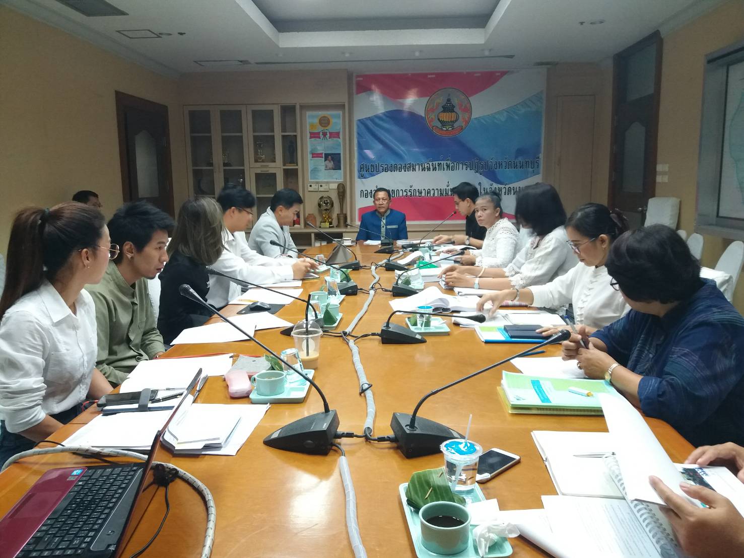 @สพจ.นนทบุรี>วันที่ 28 กันยายน 2561 นายภานุ แย้มศรี ผู้ว่าราชการจังหวัดนนทบุรี เป็นประธานการในประชุม โครงการชุมชนท่องเที่ยว OTOP นวัติวิถี จังหวัดนนทบุรี ด้วยวิธีประกวดราคาอิเล็กทรอนิกส์ (e-bidding)