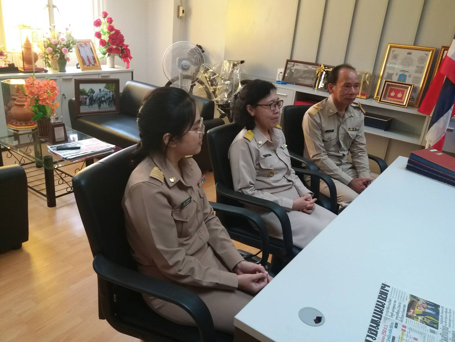 @สพจ.นนทบุรี>วันที่ 28 กันยายน 2561 นายอาทร พิมชะนก พัฒนาการจังหวัดนนทบุรี ตอนรับข้าราชการมารายงานตัว