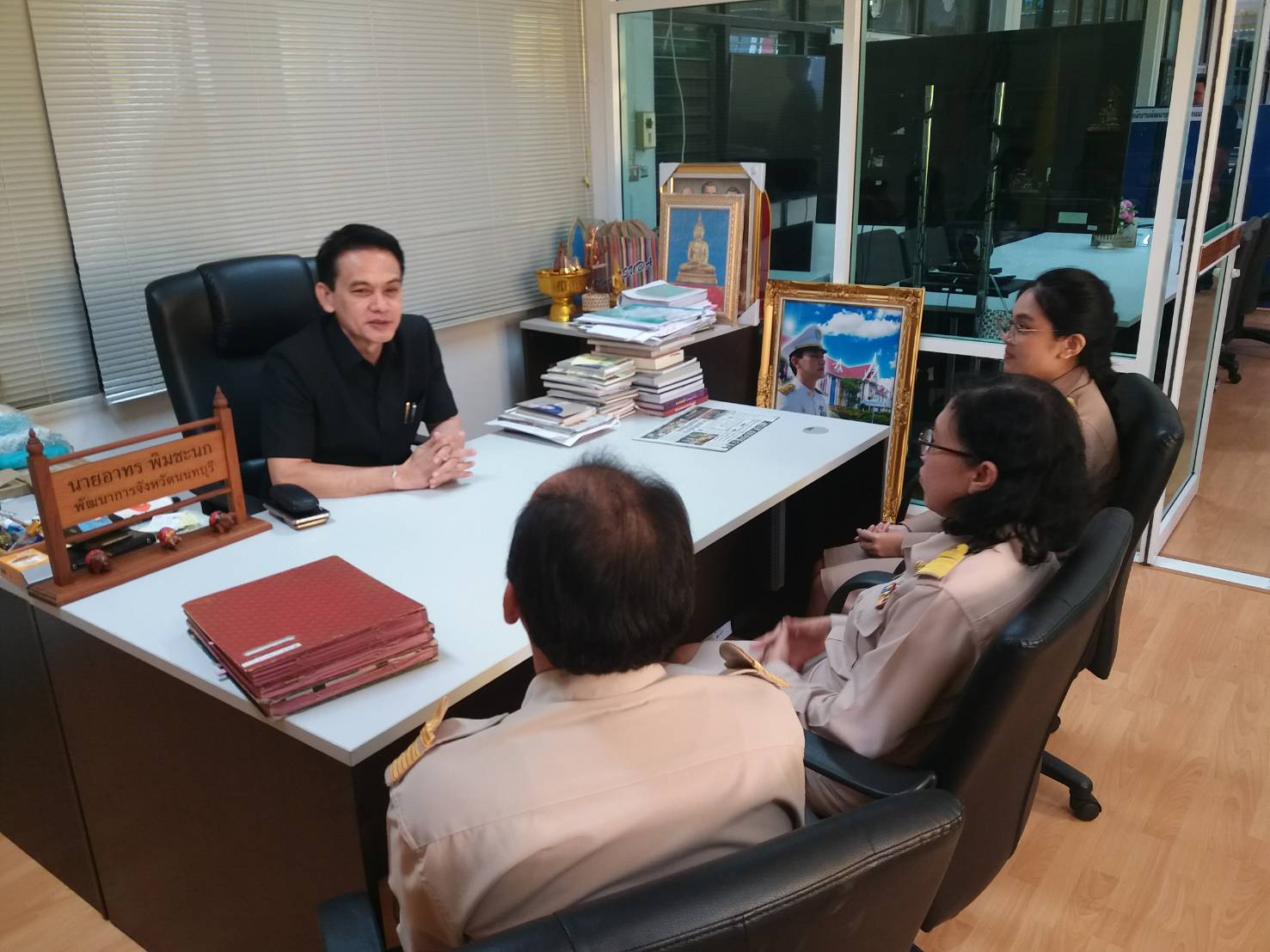 @สพจ.นนทบุรี>วันที่ 28 กันยายน 2561 นายอาทร พิมชะนก พัฒนาการจังหวัดนนทบุรี ตอนรับข้าราชการมารายงานตัว