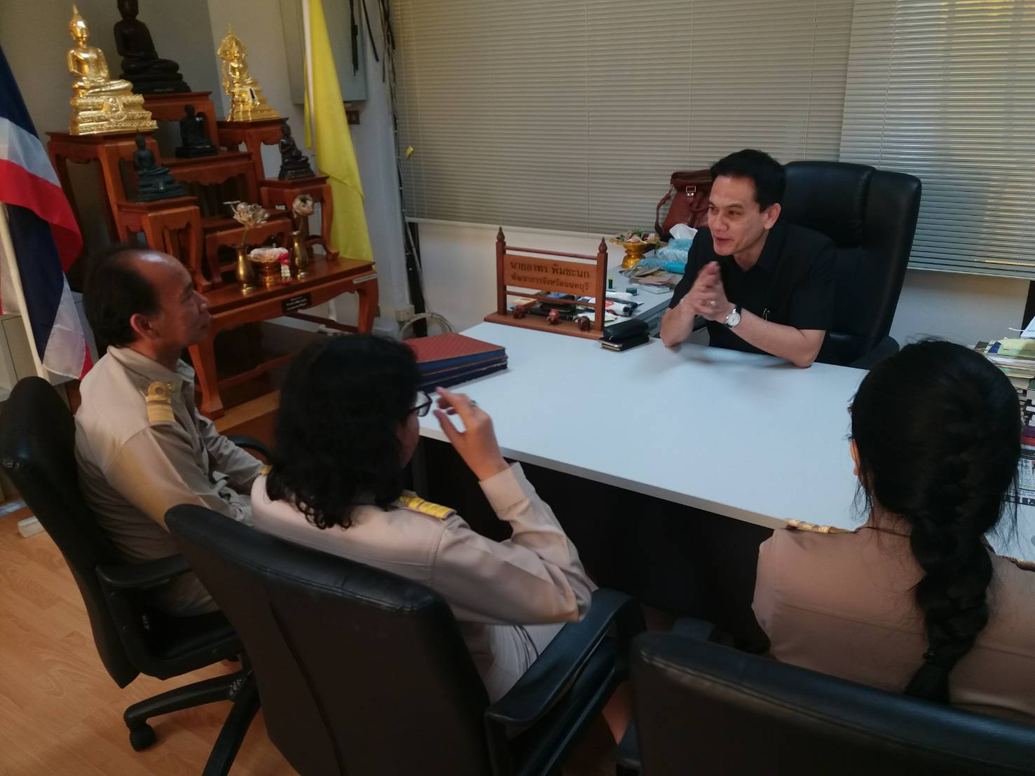 @สพจ.นนทบุรี>วันที่ 28 กันยายน 2561 นายอาทร พิมชะนก พัฒนาการจังหวัดนนทบุรี ตอนรับข้าราชการมารายงานตัว