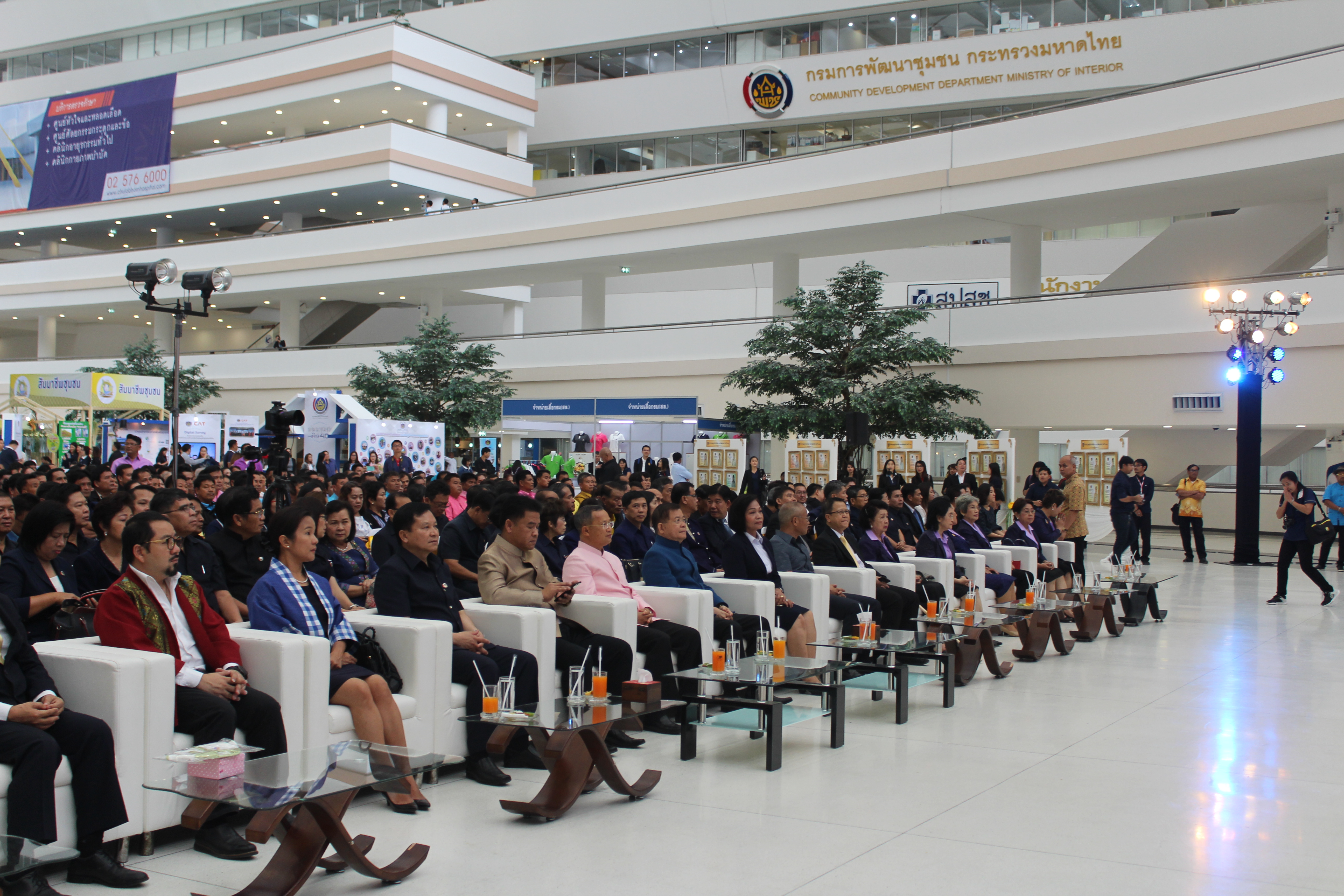 @สพจ.นนทบุรี>วันที่ 3 กันยายน 2561 นายอภิชาติ โตดิลกเวชช์ อธิบดีกรมการพัฒนาชุมชน กระทรวงมหาดไทย เป็นประธานเปิดงาน “มหกรรมสานพลังประชารัฐพัฒนาเศรษฐกิจฐานราก (CD Day 2018)” ครั้งที่ 9