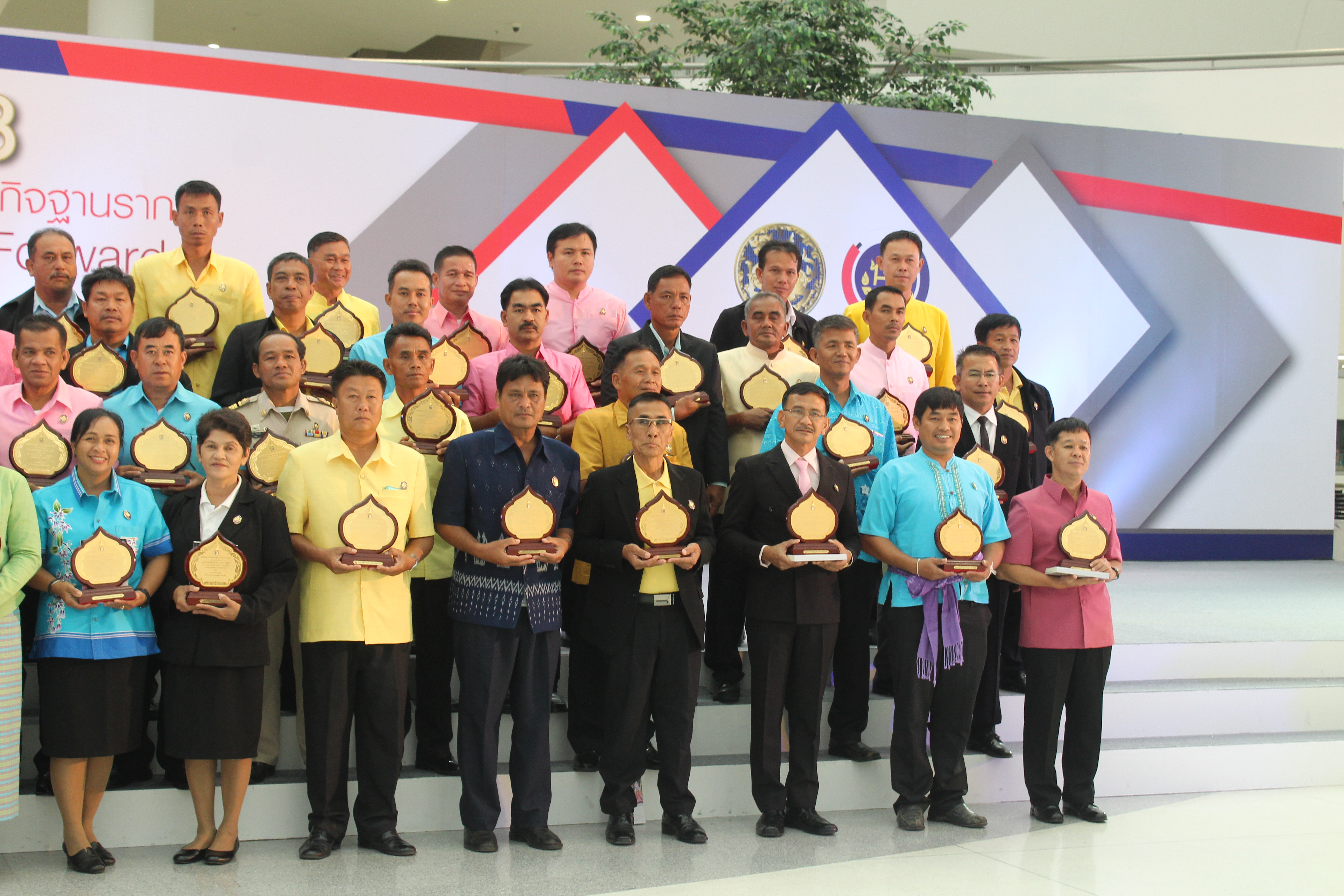 @สพจ.นนทบุรี>วันที่ 3 กันยายน 2561 นายอภิชาติ โตดิลกเวชช์ อธิบดีกรมการพัฒนาชุมชน กระทรวงมหาดไทย เป็นประธานเปิดงาน “มหกรรมสานพลังประชารัฐพัฒนาเศรษฐกิจฐานราก (CD Day 2018)” ครั้งที่ 9