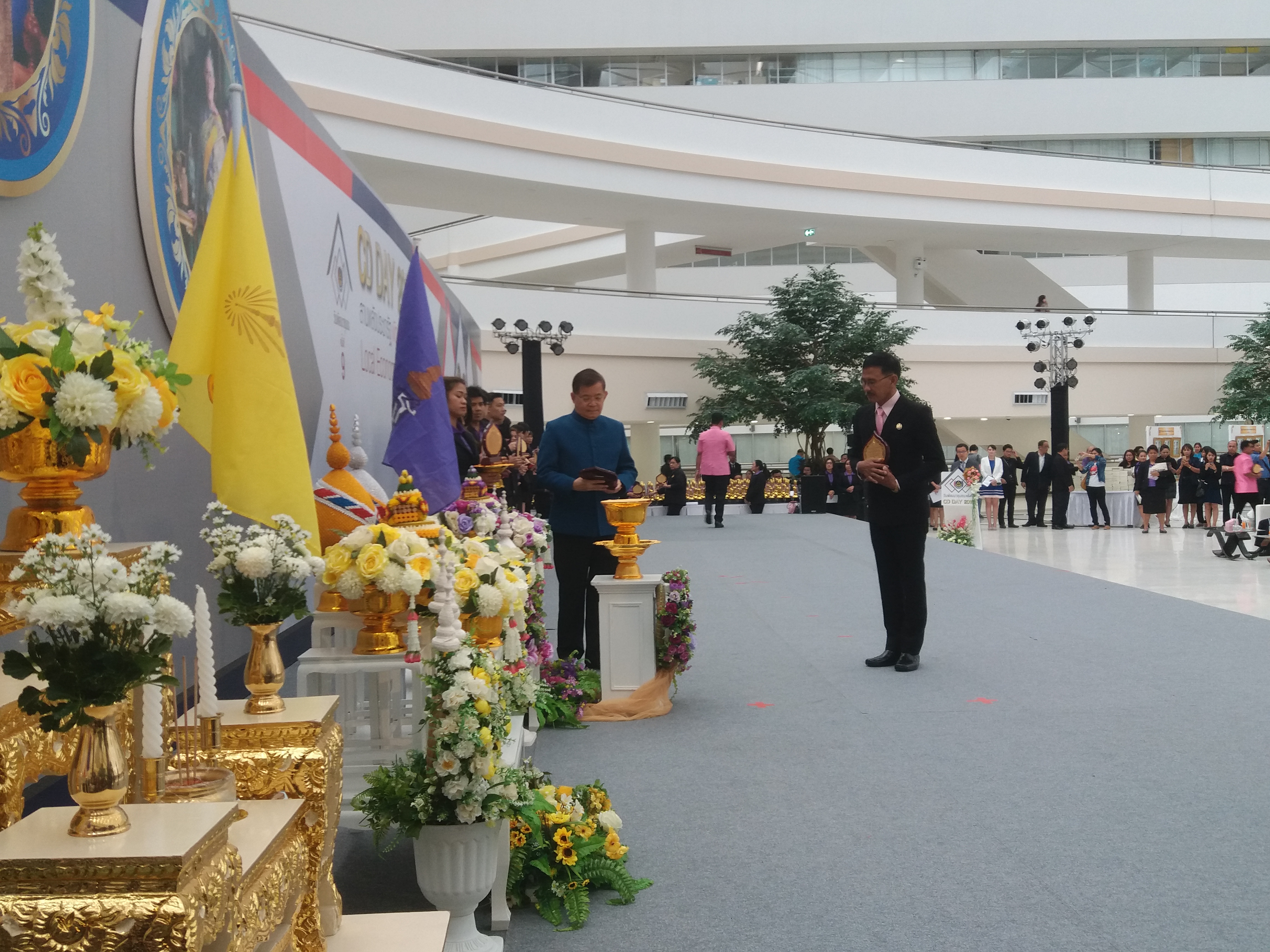 @สพจ.นนทบุรี>วันที่ 3 กันยายน 2561 นายอภิชาติ โตดิลกเวชช์ อธิบดีกรมการพัฒนาชุมชน กระทรวงมหาดไทย เป็นประธานเปิดงาน “มหกรรมสานพลังประชารัฐพัฒนาเศรษฐกิจฐานราก (CD Day 2018)” ครั้งที่ 9