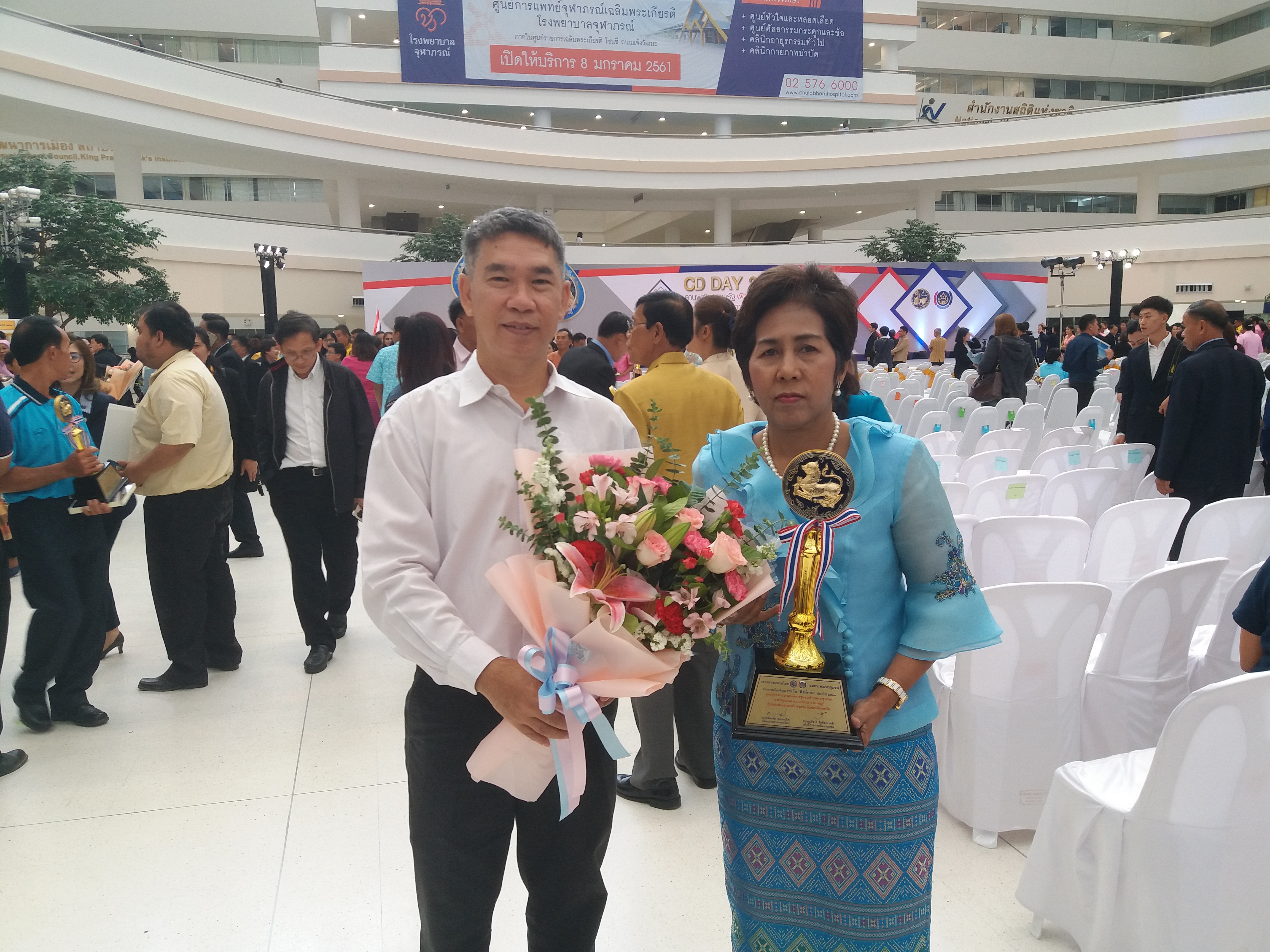 @สพจ.นนทบุรี>วันที่ 3 กันยายน 2561 นายอภิชาติ โตดิลกเวชช์ อธิบดีกรมการพัฒนาชุมชน กระทรวงมหาดไทย เป็นประธานเปิดงาน “มหกรรมสานพลังประชารัฐพัฒนาเศรษฐกิจฐานราก (CD Day 2018)” ครั้งที่ 9