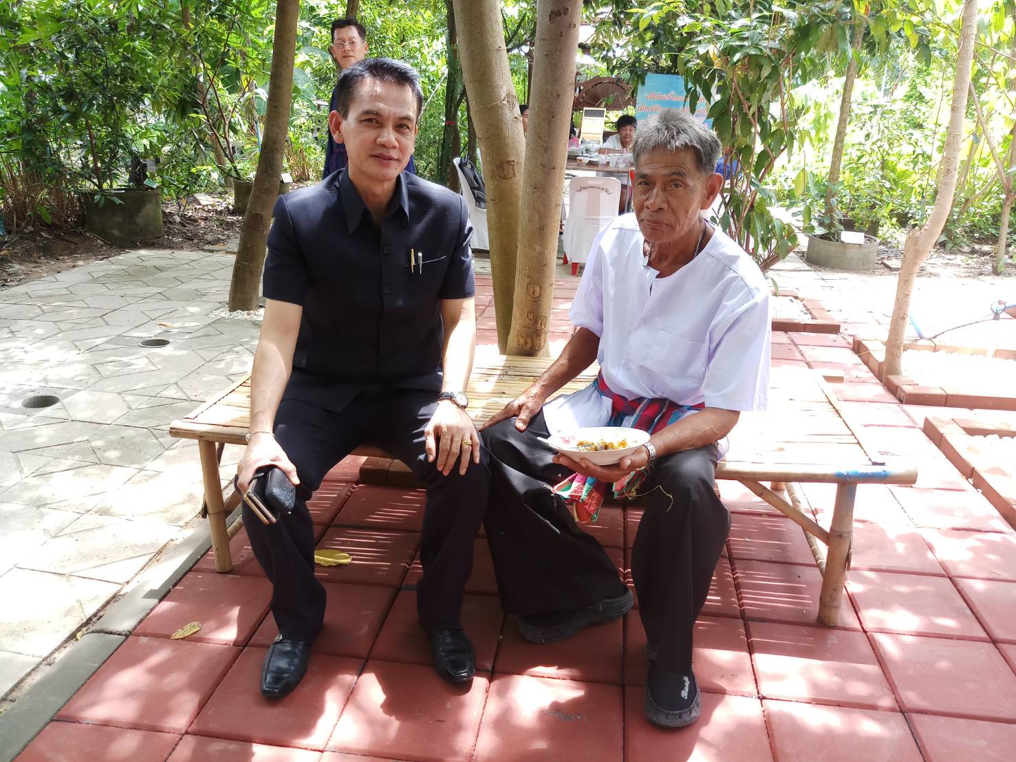 @สพจ.นนทบุรี>วันที่ 5 กันยายน 2561 นายไพบูลย์  บูรณะสันติ ผู้ตรวจราชการกรมการพัฒนาชุมชน ประธานคณะทำงานฯ ประธานกรรมการ การประกวดชุมชนท่องเที่ยว OTOP นวัตวิถีต้นแบบพร้อมทีมงาน ลงพื้นที่คัดเลือกชุมชนท่องเที่ยว OTOPนวัตวิถีต้นแบบ