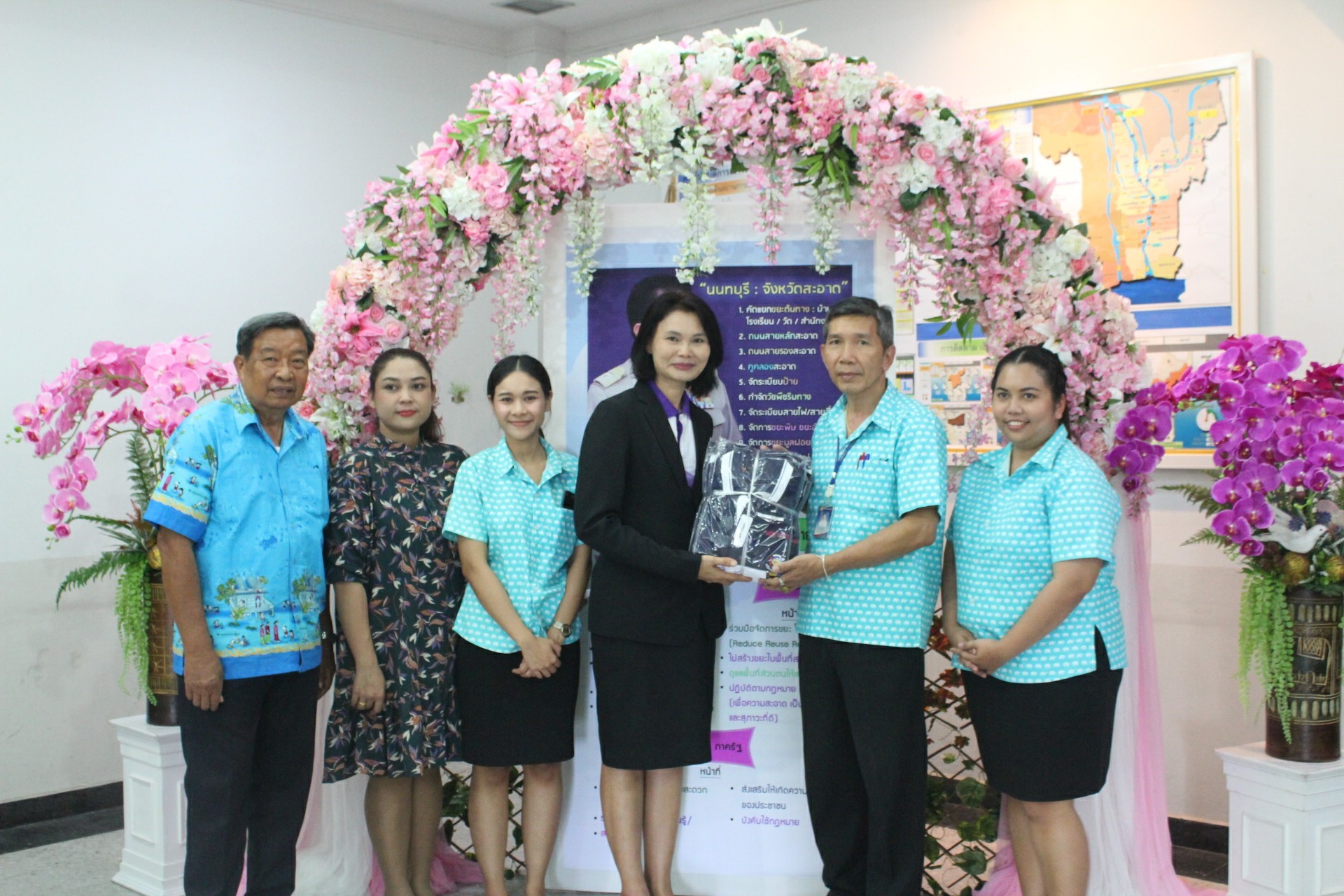 @สพจ.นนทบุรี>วันที่ 26 กันยายน 2561 เวลา 13.30 น. นายภานุ แย้มศรี ผู้ว่าราชการจังหวัดนนทบุรี เป็นประธานการประชุมนายกและปลัดองค์กรปกครองส่วนท้องถิ่น จังหวัดนนทบุรี ครั้งที่ 9/2561