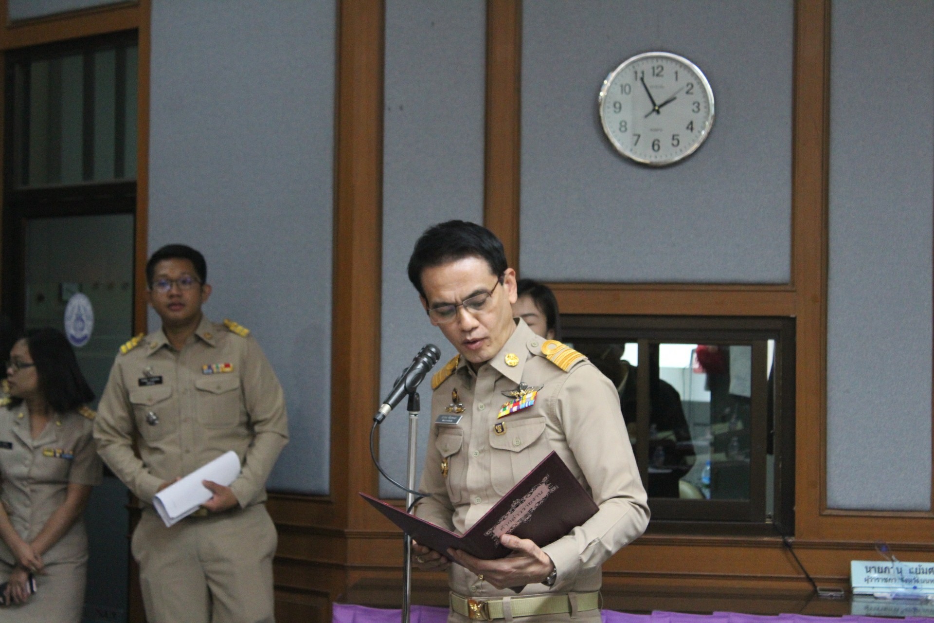 @สพจ.นนทบุรี>วันที่ 26 กันยายน 2561 เวลา 13.30 น. นายภานุ แย้มศรี ผู้ว่าราชการจังหวัดนนทบุรี เป็นประธานการประชุมนายกและปลัดองค์กรปกครองส่วนท้องถิ่น จังหวัดนนทบุรี ครั้งที่ 9/2561