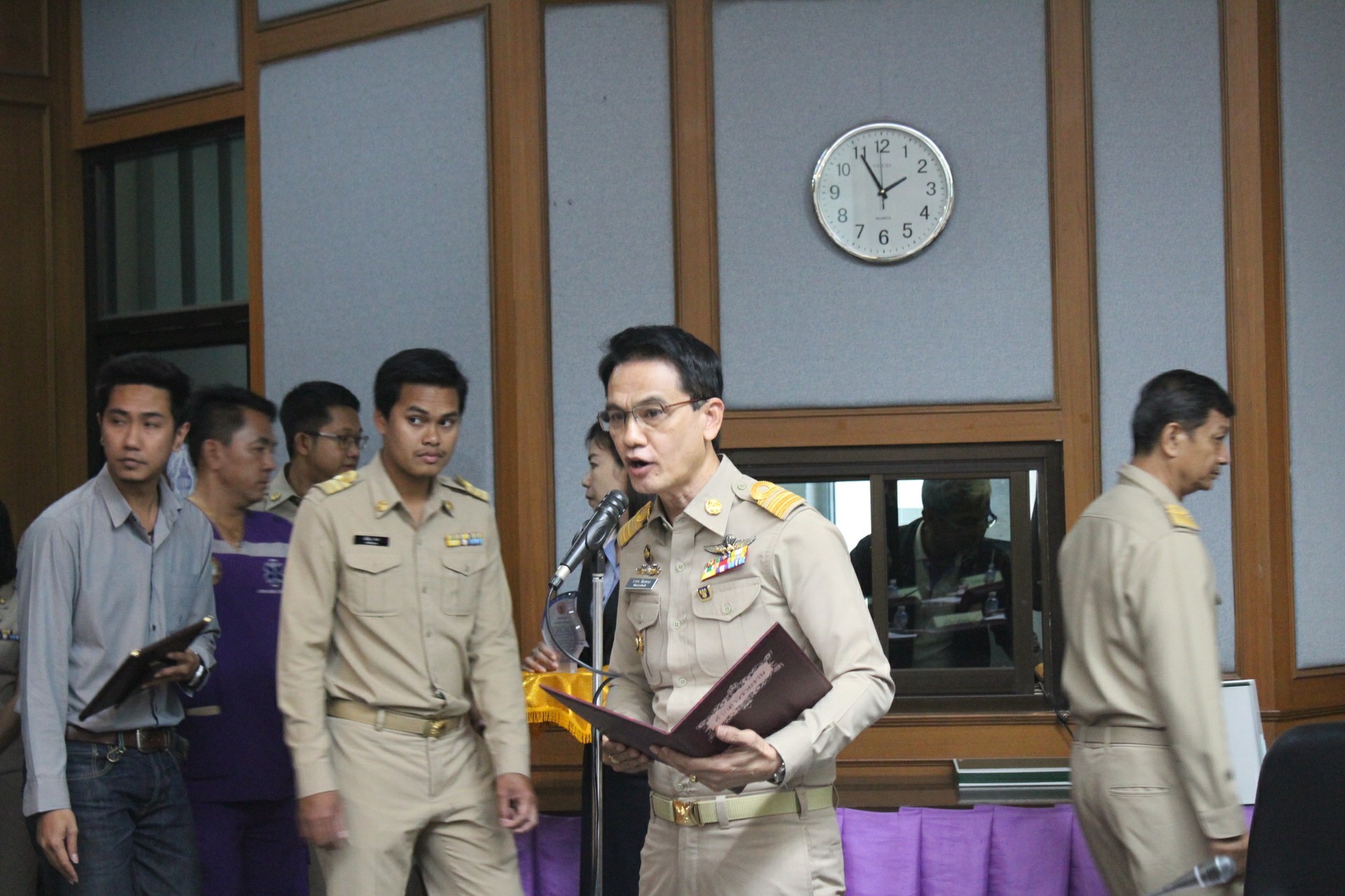 @สพจ.นนทบุรี>วันที่ 26 กันยายน 2561 เวลา 13.30 น. นายภานุ แย้มศรี ผู้ว่าราชการจังหวัดนนทบุรี เป็นประธานการประชุมนายกและปลัดองค์กรปกครองส่วนท้องถิ่น จังหวัดนนทบุรี ครั้งที่ 9/2561