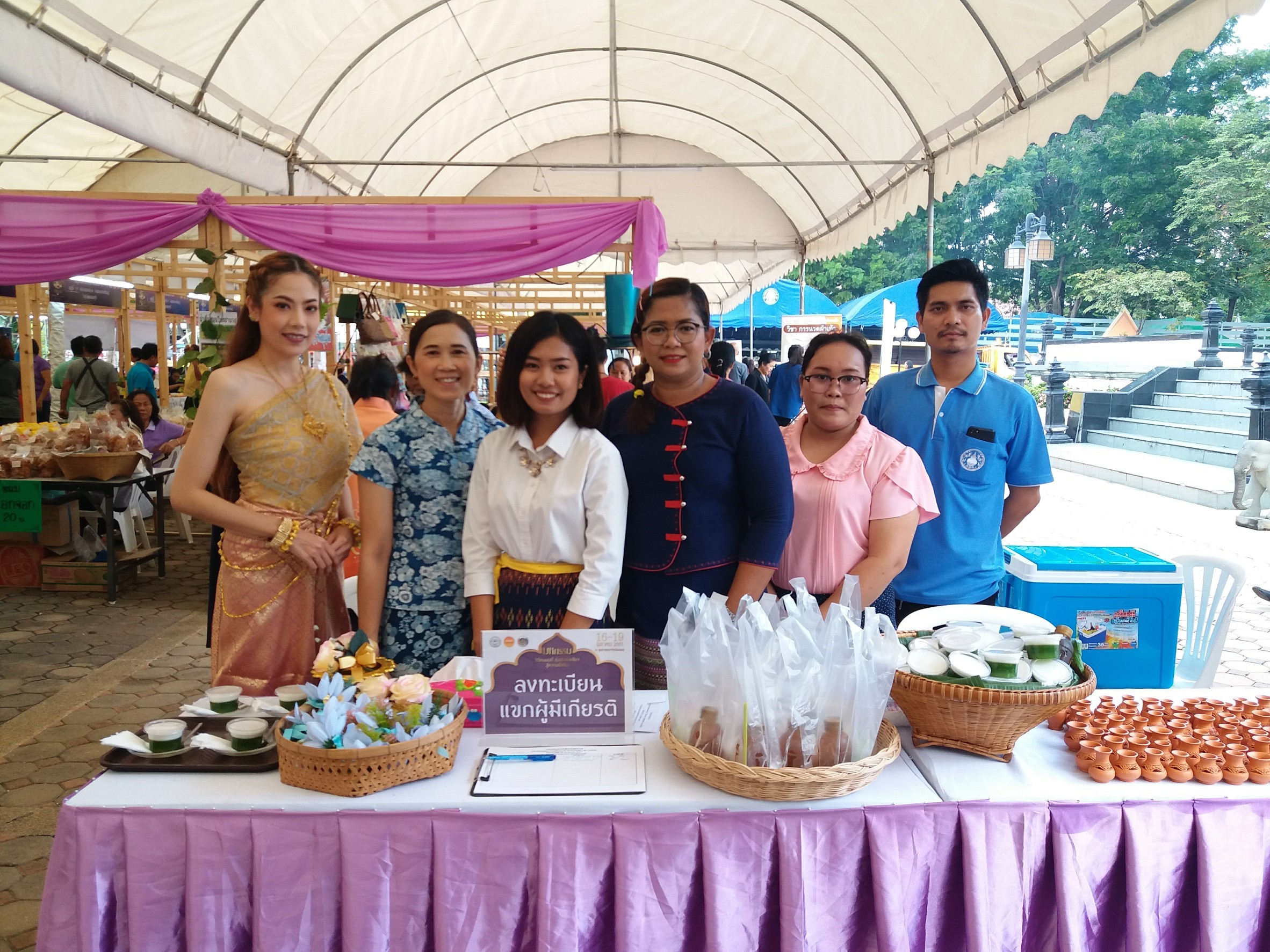 @สพจ.นนทบุรี>วันที่ 16 ตุลาคม 2561 นายชลธี ยังตรง รองผู้ว่าราชการจังหวัดนนทบุรี เป็นประธานในพิธีเปิดงานมหกรรม “วิถีคนนนท์ ชุมชนพอเพียง สู่ความยั่งยืน”