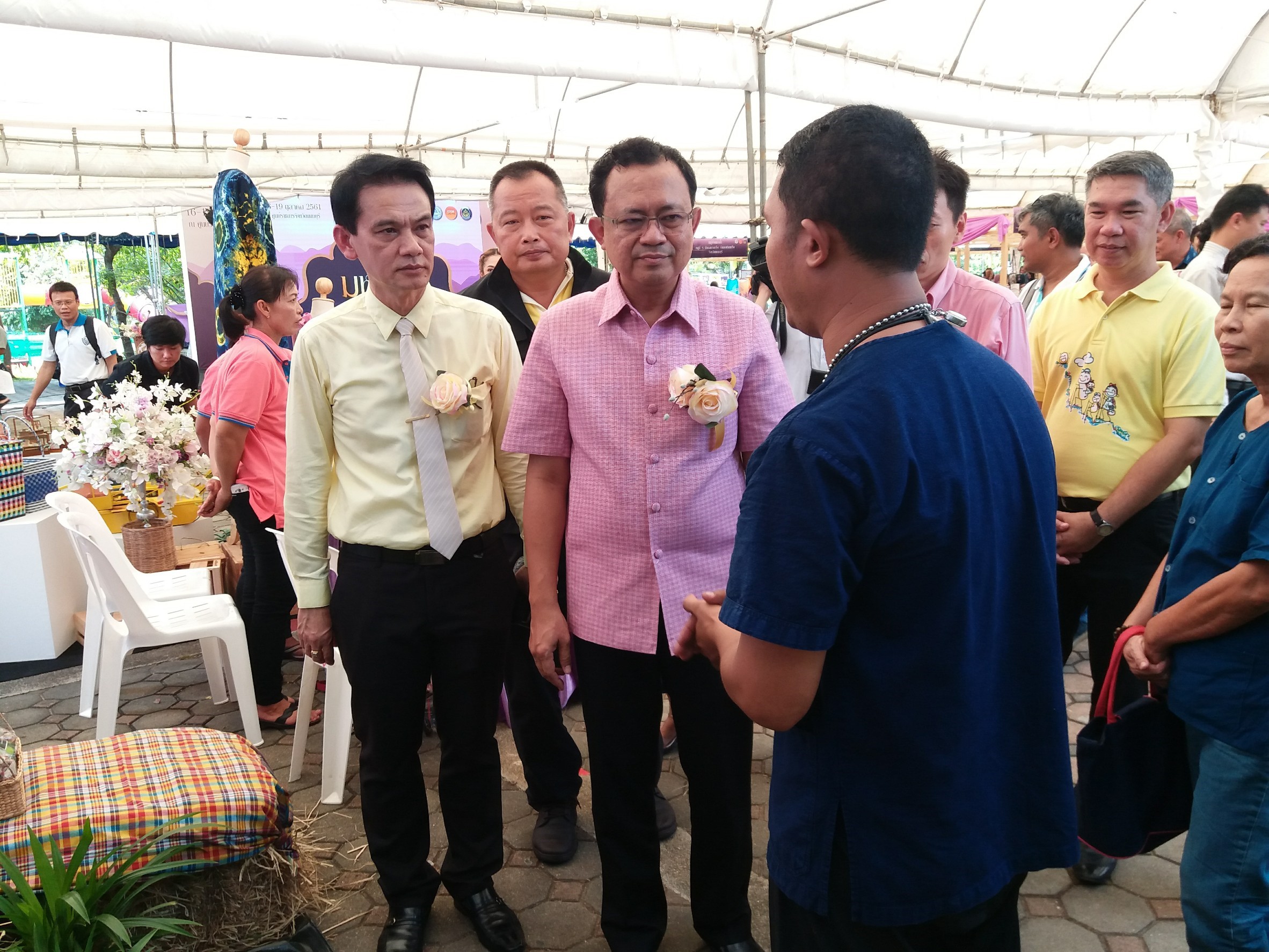 @สพจ.นนทบุรี>วันที่ 16 ตุลาคม 2561 นายชลธี ยังตรง รองผู้ว่าราชการจังหวัดนนทบุรี เป็นประธานในพิธีเปิดงานมหกรรม “วิถีคนนนท์ ชุมชนพอเพียง สู่ความยั่งยืน”