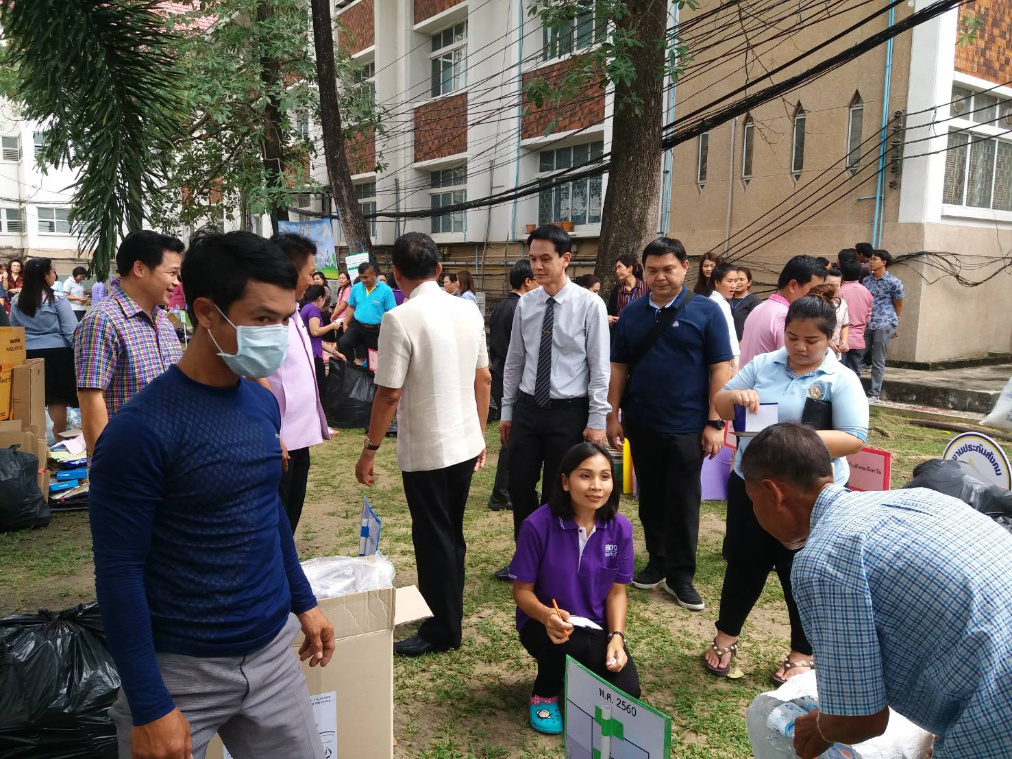 @สพจ.นนทบุรี>วันที่ 9 ตุลาคม 2561 นายภานุ แย้มศรี ผู้ว่าราชการจังหวัดนนทบุรี ตรวจเยี่ยมกิจกรรม “ขยะมีค่า ถ้ารู้แยก” ครั้งที่ 6