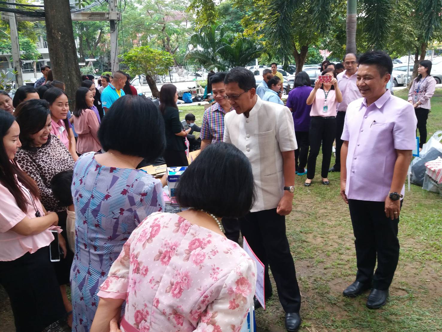 @สพจ.นนทบุรี>วันที่ 9 ตุลาคม 2561 นายภานุ แย้มศรี ผู้ว่าราชการจังหวัดนนทบุรี ตรวจเยี่ยมกิจกรรม “ขยะมีค่า ถ้ารู้แยก” ครั้งที่ 6