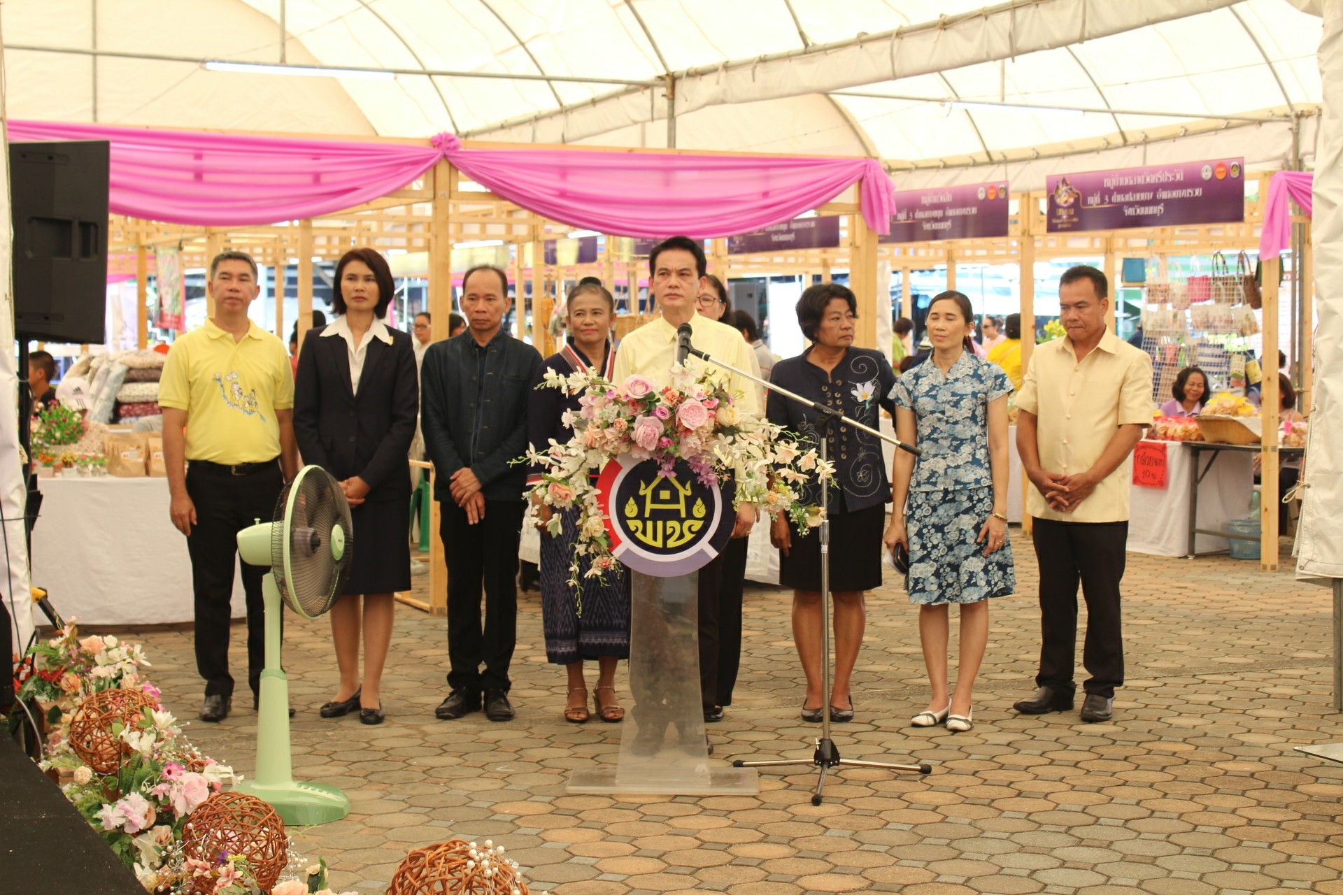 @สพจ.นนทบุรี>วันที่ 16 ตุลาคม 2561 นายชลธี ยังตรง รองผู้ว่าราชการจังหวัดนนทบุรี เป็นประธานในพิธีเปิดงานมหกรรม “วิถีคนนนท์ ชุมชนพอเพียง สู่ความยั่งยืน”