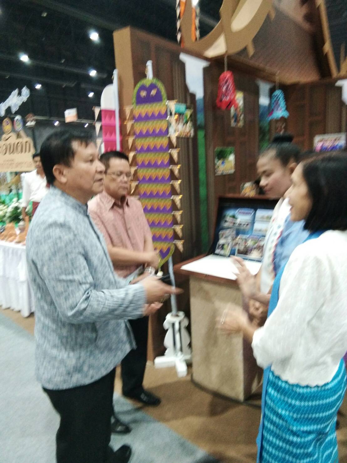 @สพจ.นนทบุรี>วันที่ 5 ตุลาคม 2561 นายนิสิต จันทร์สมวงศ์ อธิบดีกรมการพัฒนาชุมชน เป็นประธานในพิธีเปิดงานแสดง จำหน่ายผลิตภัณฑ์และบริการหมู่บ้าน OTOP เพื่อการท่องเที่ยว